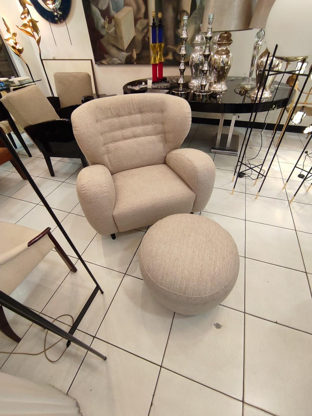 Fauteuil avec repose-pieds en tissu beige en vente 8