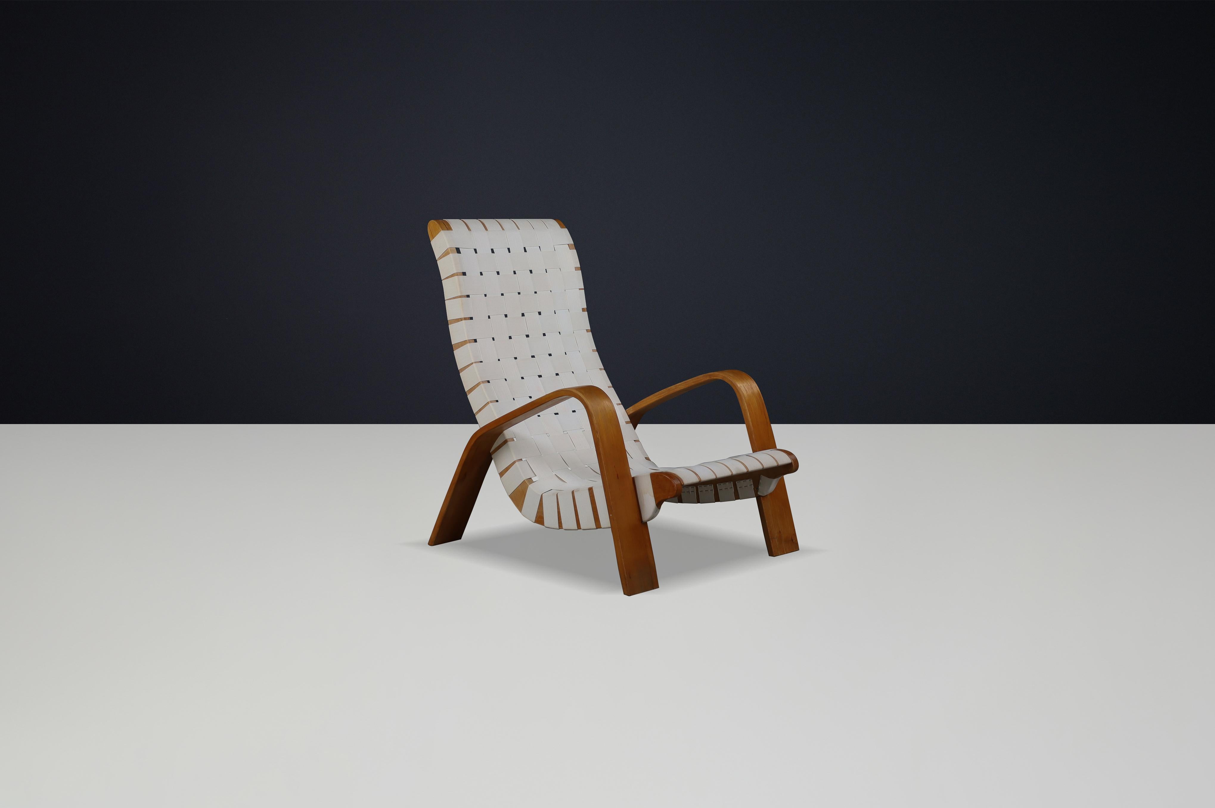Poltrona con ottomana in legno di bengala e fettuccia di tela, Repubblica Ceca, anni '30 in vendita 2