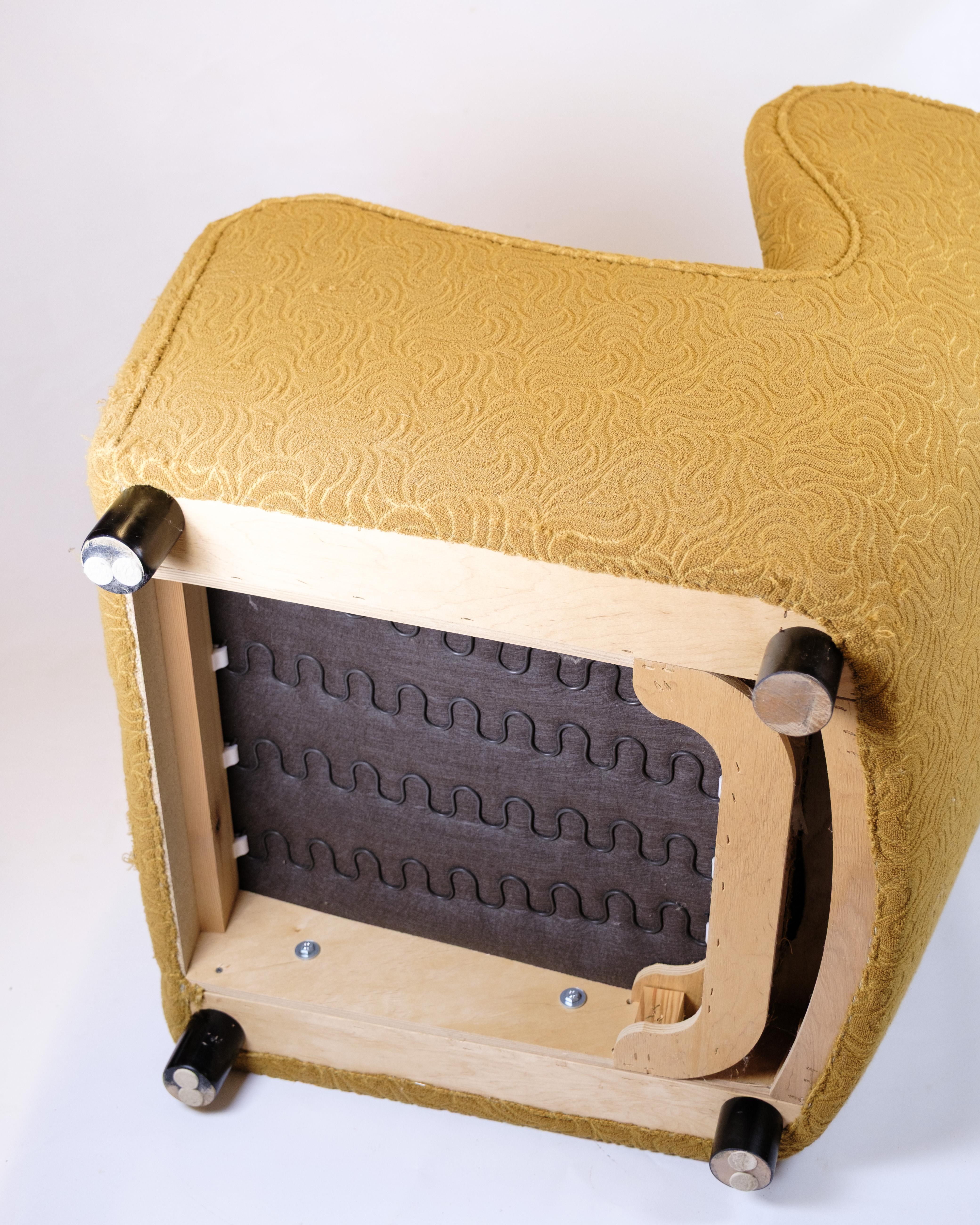 Armchair With Ottoman, Patterned Yellow Fabric With Black Legs From 1940s For Sale 4