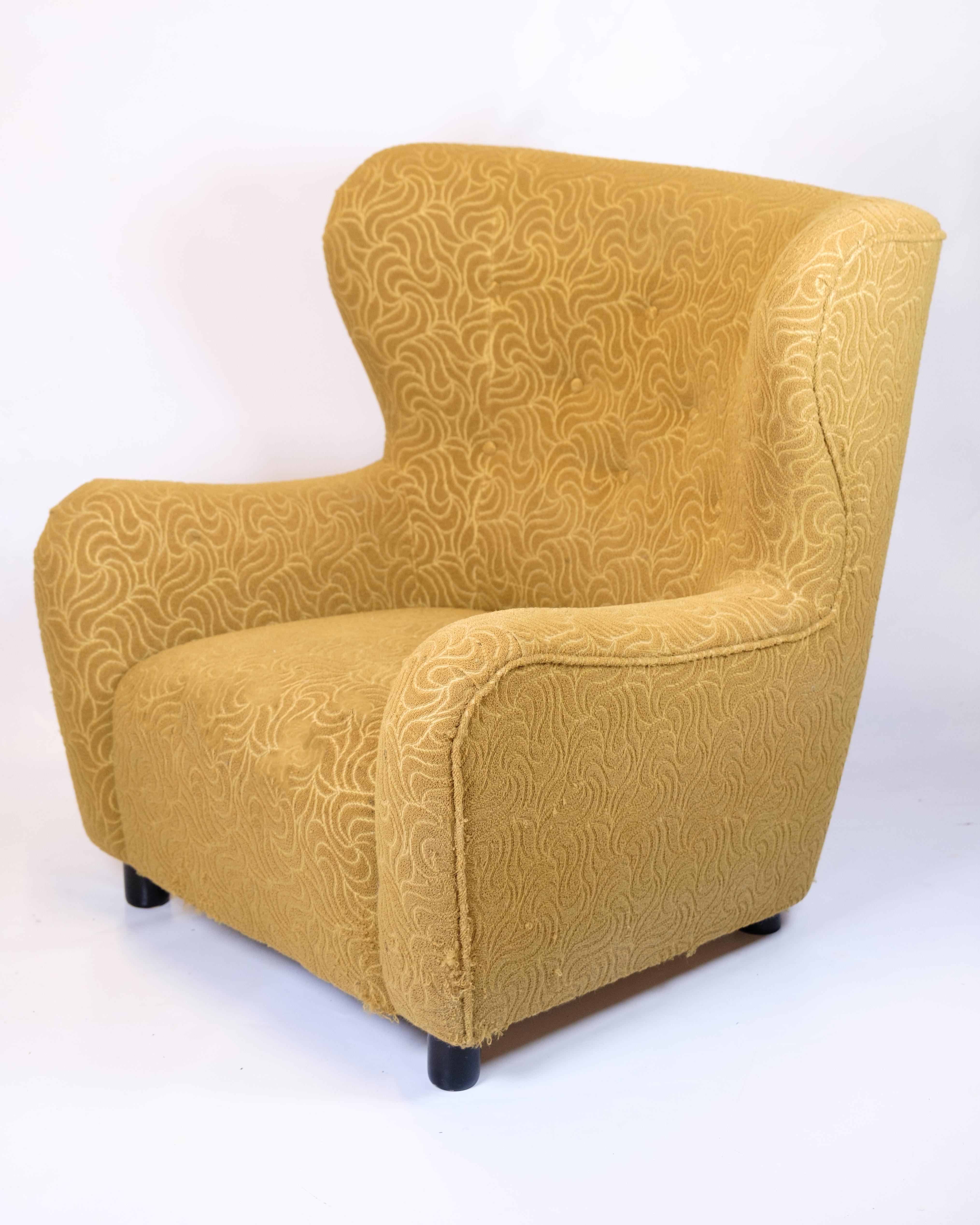Armchair With Ottoman, Patterned Yellow Fabric With Black Legs From 1940s For Sale 2