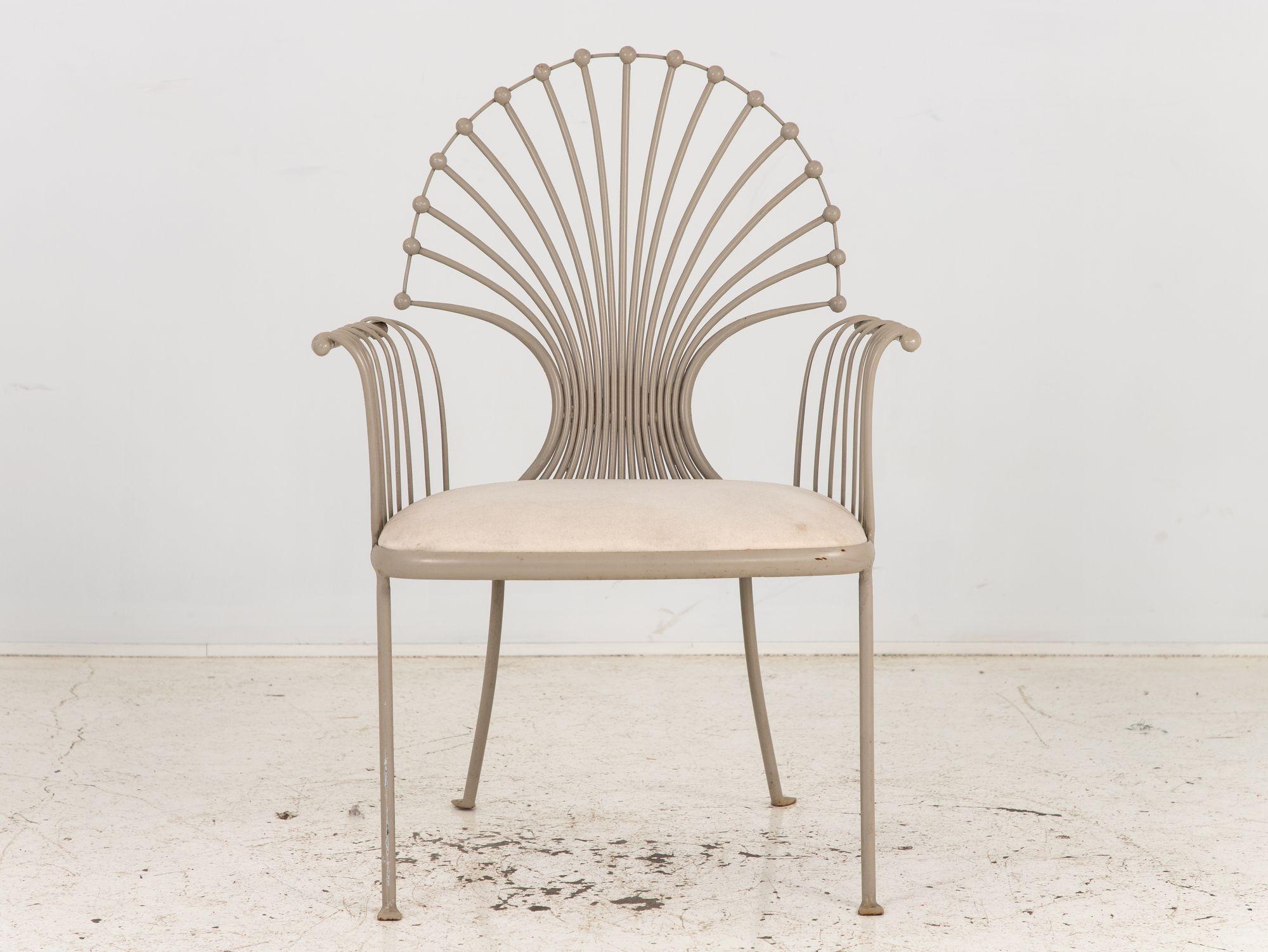 Sessel mit Pfauen- oder Weizengarbenblattmotiv, grau lackiertes Aluminium, Sessel im Zustand „Gut“ im Angebot in South Salem, NY