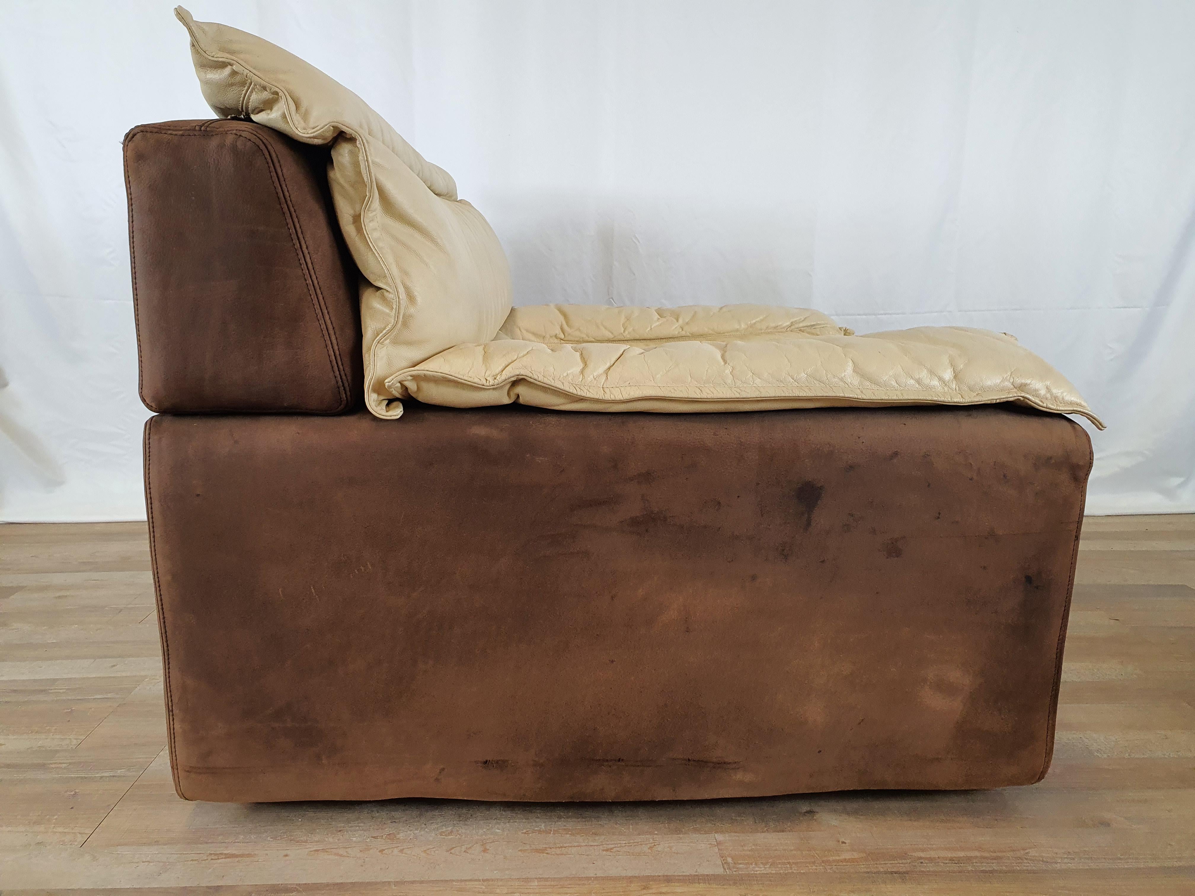 Armchair with Pouf in Leather and Suede In Good Condition For Sale In Premariacco, IT