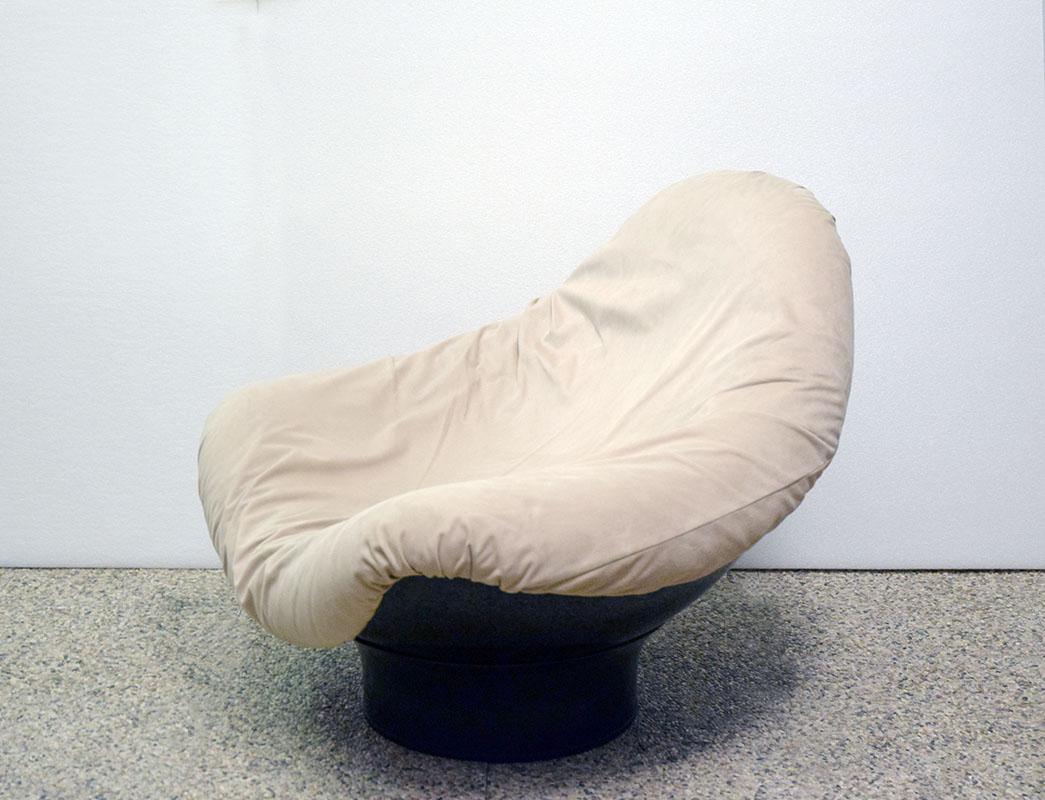 Fine XX secolo Poltrona con pouf 'Rodica' design Mario Brunu for Comfort 1970s in vendita
