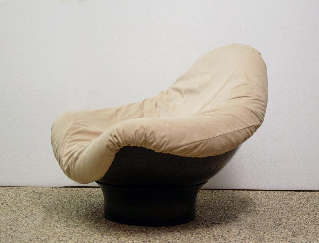 Camoscio Poltrona con pouf 'Rodica' design Mario Brunu for Comfort 1970s in vendita