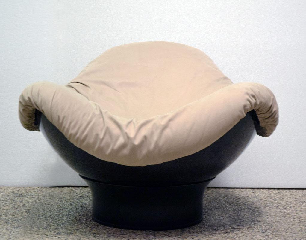 Poltrona con pouf 'Rodica' design Mario Brunu for Comfort 1970s in vendita 1