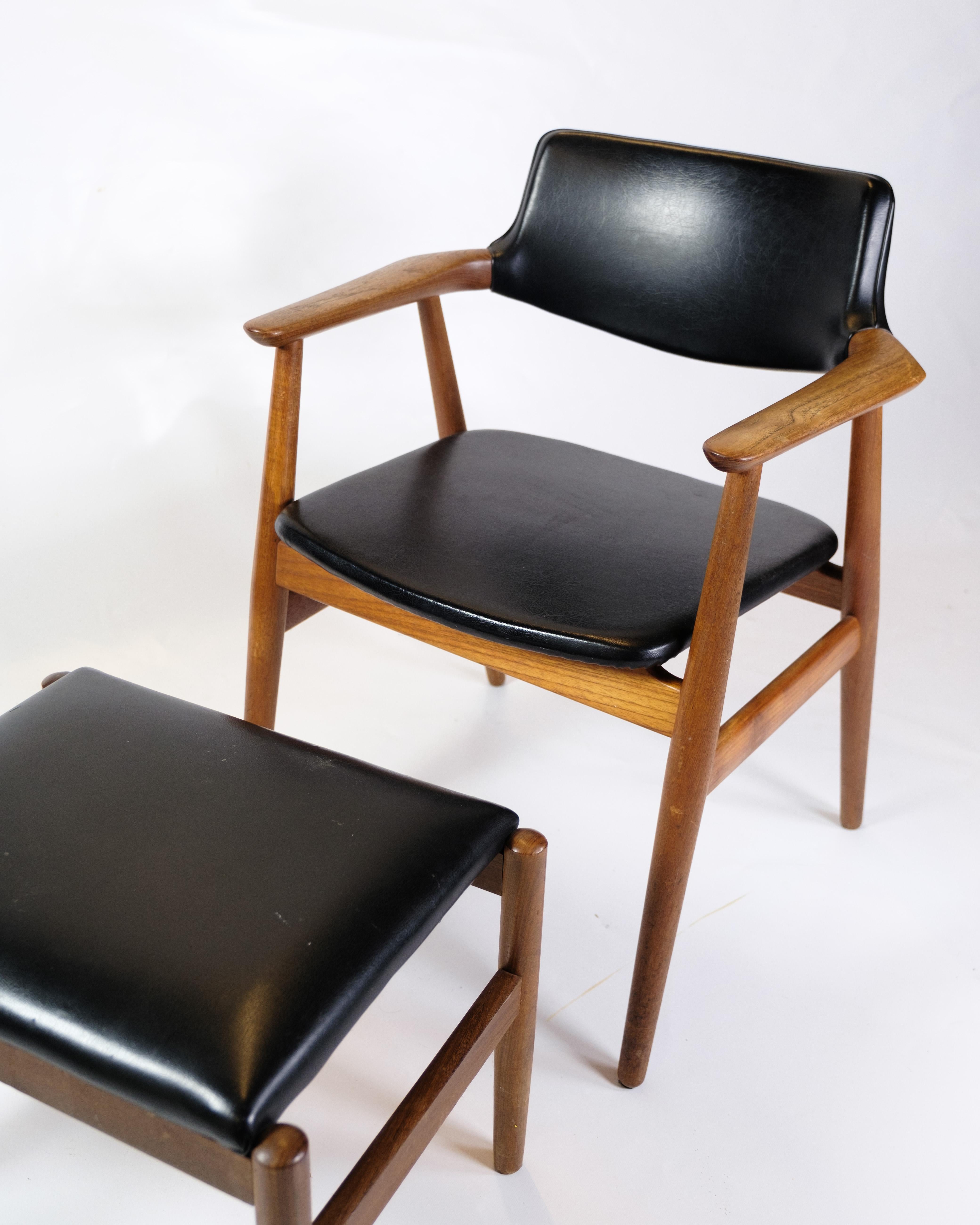 Dieses Set aus einem Sessel und einem Hocker, bestehend aus dem von Svend Erik Andersen entworfenen und von der Glostrup Møbelfabrik in den 1960er Jahren hergestellten GM11-Stuhl, ist ein schönes Beispiel für dänisches Möbeldesign aus der Mitte des