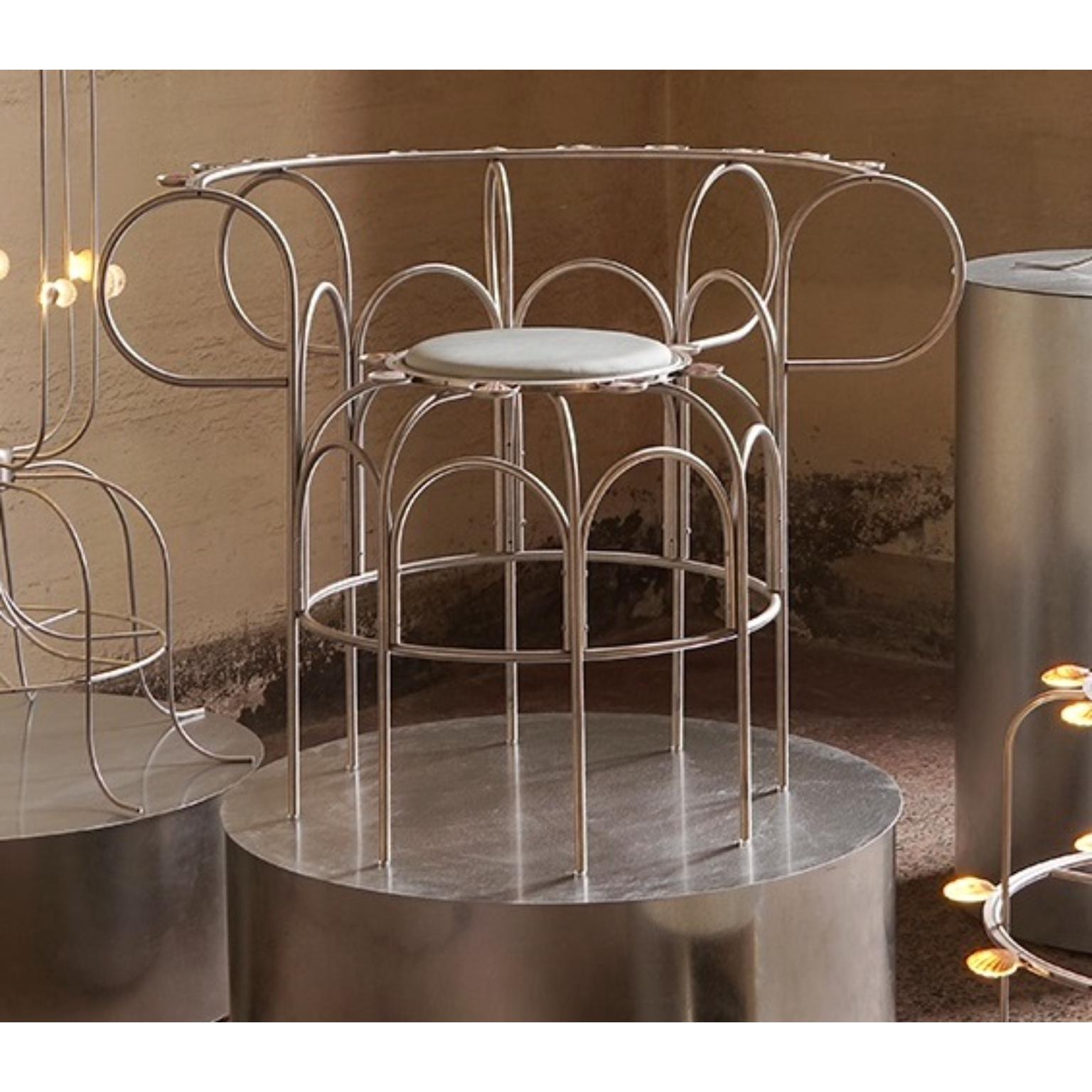 Postmoderno Poltrona con le conchiglie in metallo e alluminio di Touch With Eyes in vendita