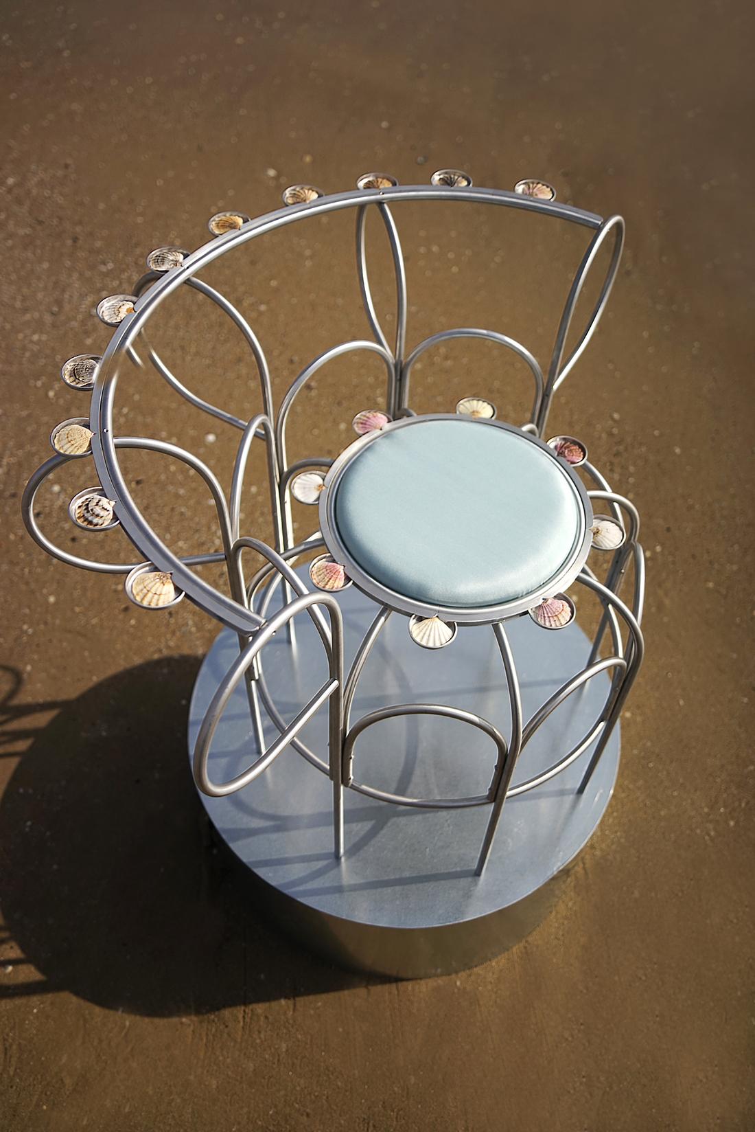 Tedesco Poltrona con le conchiglie in metallo e alluminio di Touch With Eyes in vendita