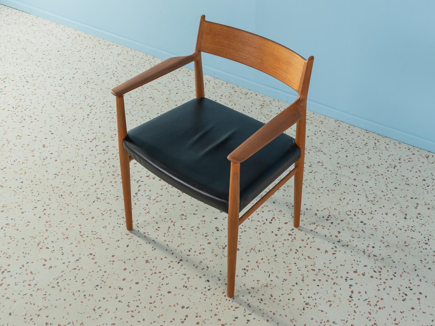 Armchair 418 A by Arne Vodder for Sibast from the 1960s. High-quality teak frame. The chair has been reupholstered and covered with the original leather cover.

Quality Features:
accomplished design: perfect proportions and visible attention to