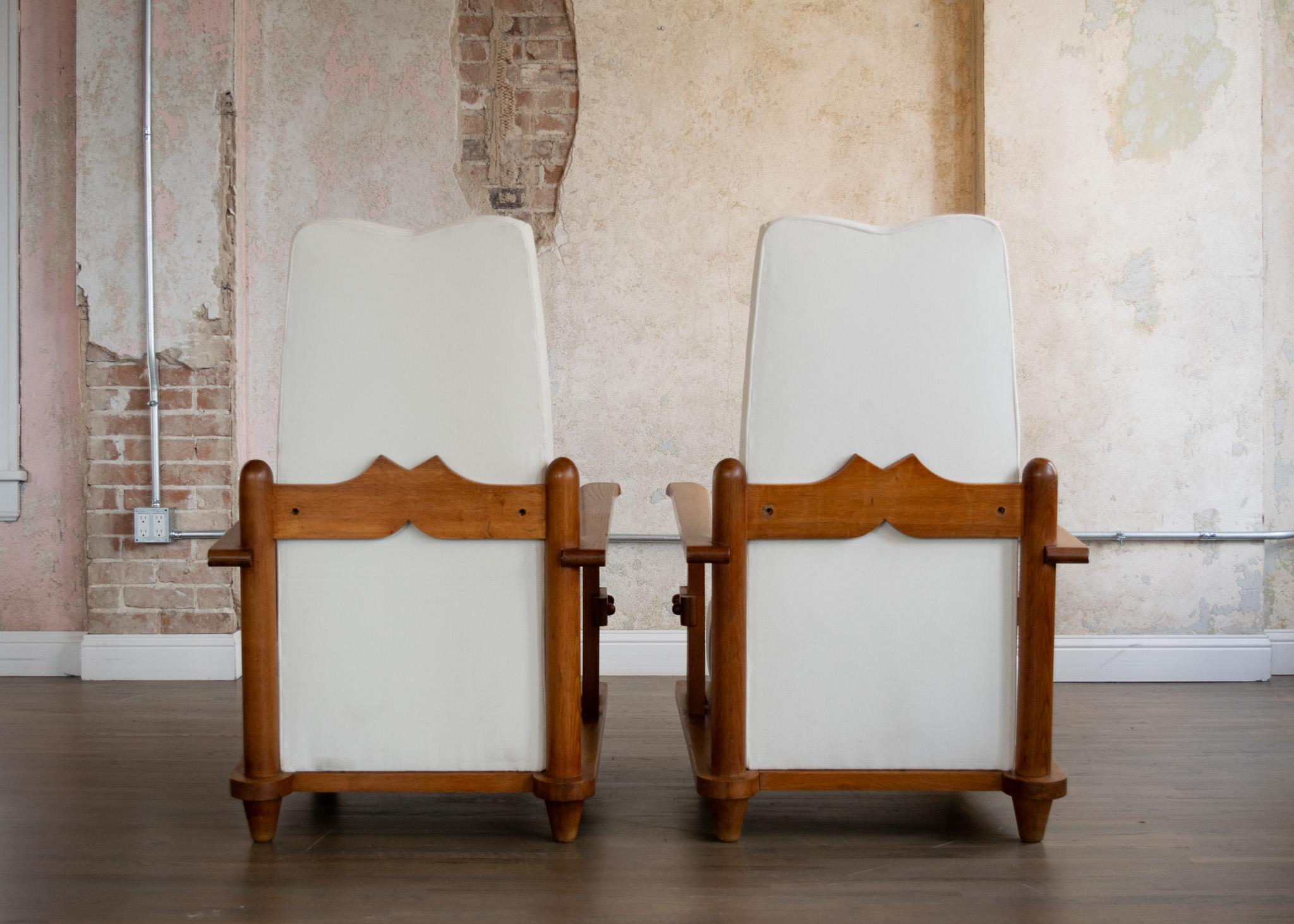 Fauteuils en chêne de Guillerme et Chambron Bon état - En vente à Houston, TX