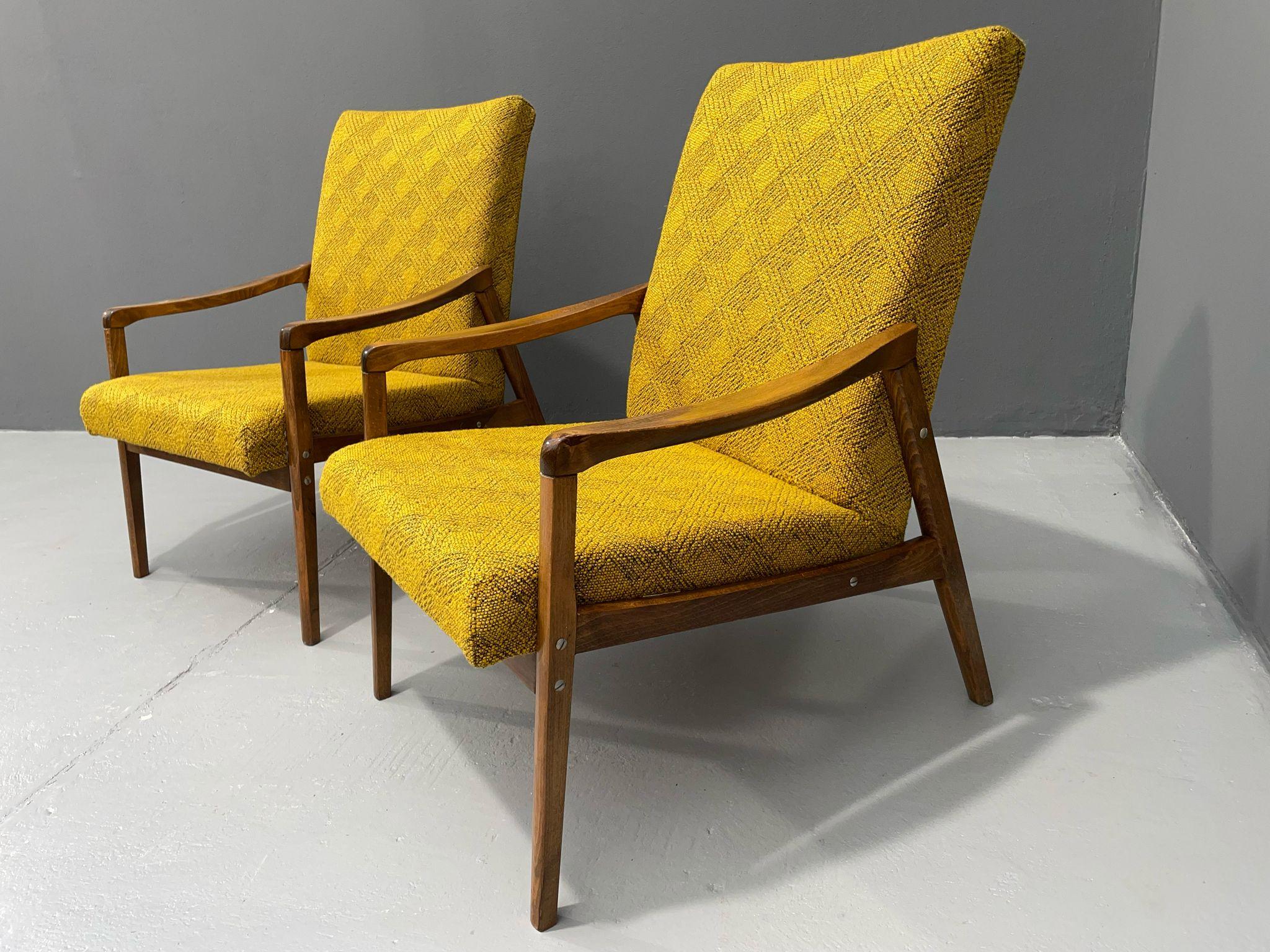 Una coppia di poltrone progettate dal famoso designer ceco Jiří Jiroutek per il produttore Interiér Praha. Questi pezzi risalgono agli anni '60-'70 e presentano un'estetica senza tempo con un'attenzione particolare alle linee pulite e alla