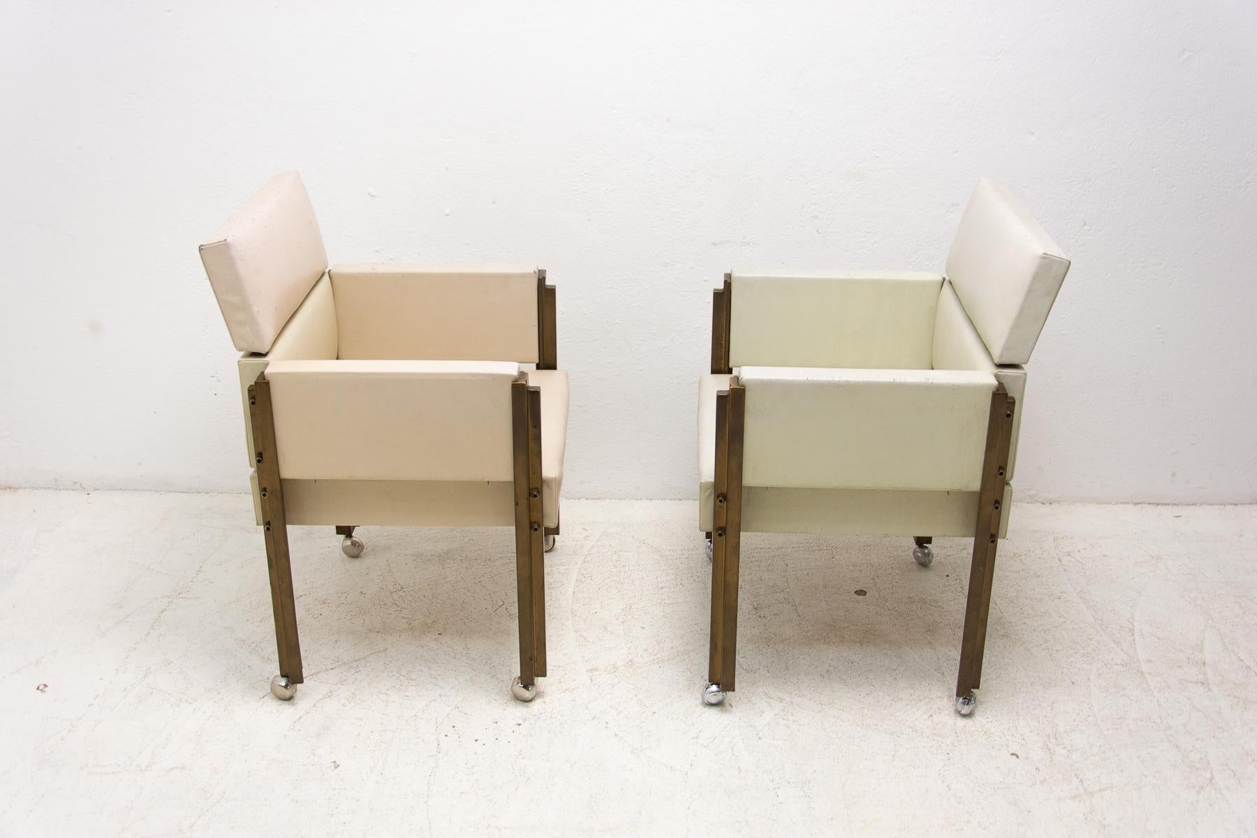 Fauteuils de Ladislav Vrátník pour le Château de Prague, 1970, ensemble de 2 pièces en vente 2