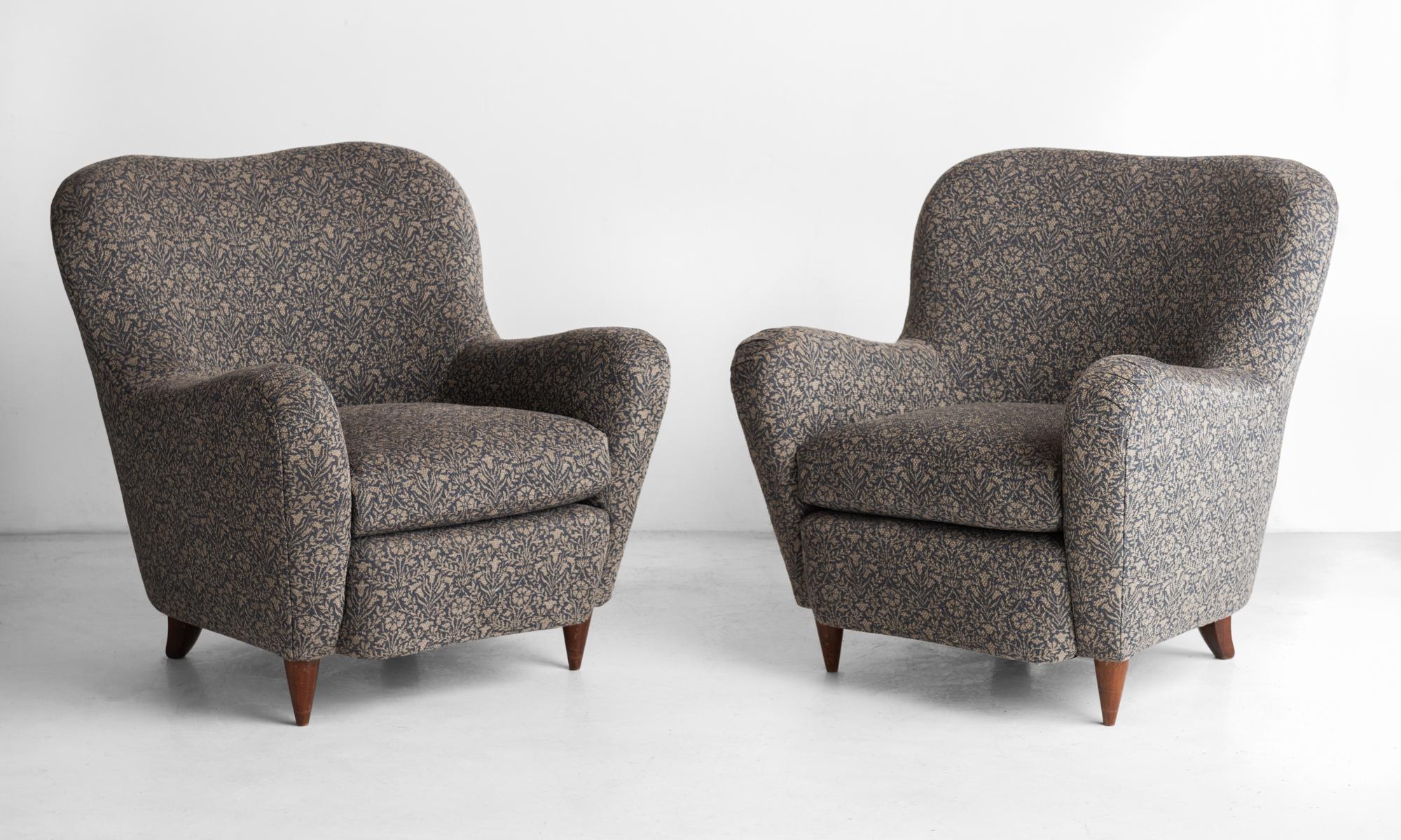 Armchairs by Luigi Saita, circa 1955

Elegant forms, newly upholstered in Morris & Co. fabric, on original walnut legs.