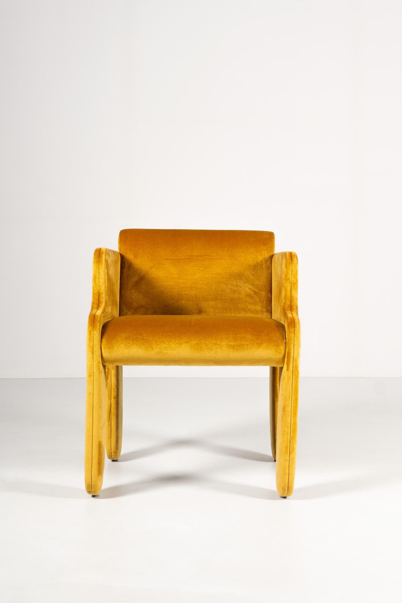The renowned Italian designers and architects Sergio Mazza (1931) and Giuliana Gramigna (1929–2016) designed these beautiful armchairs, model “Viscontea”, for Full Mobile sir. Martinsicuro.
The frame is made of wood and the velvet upholstery has