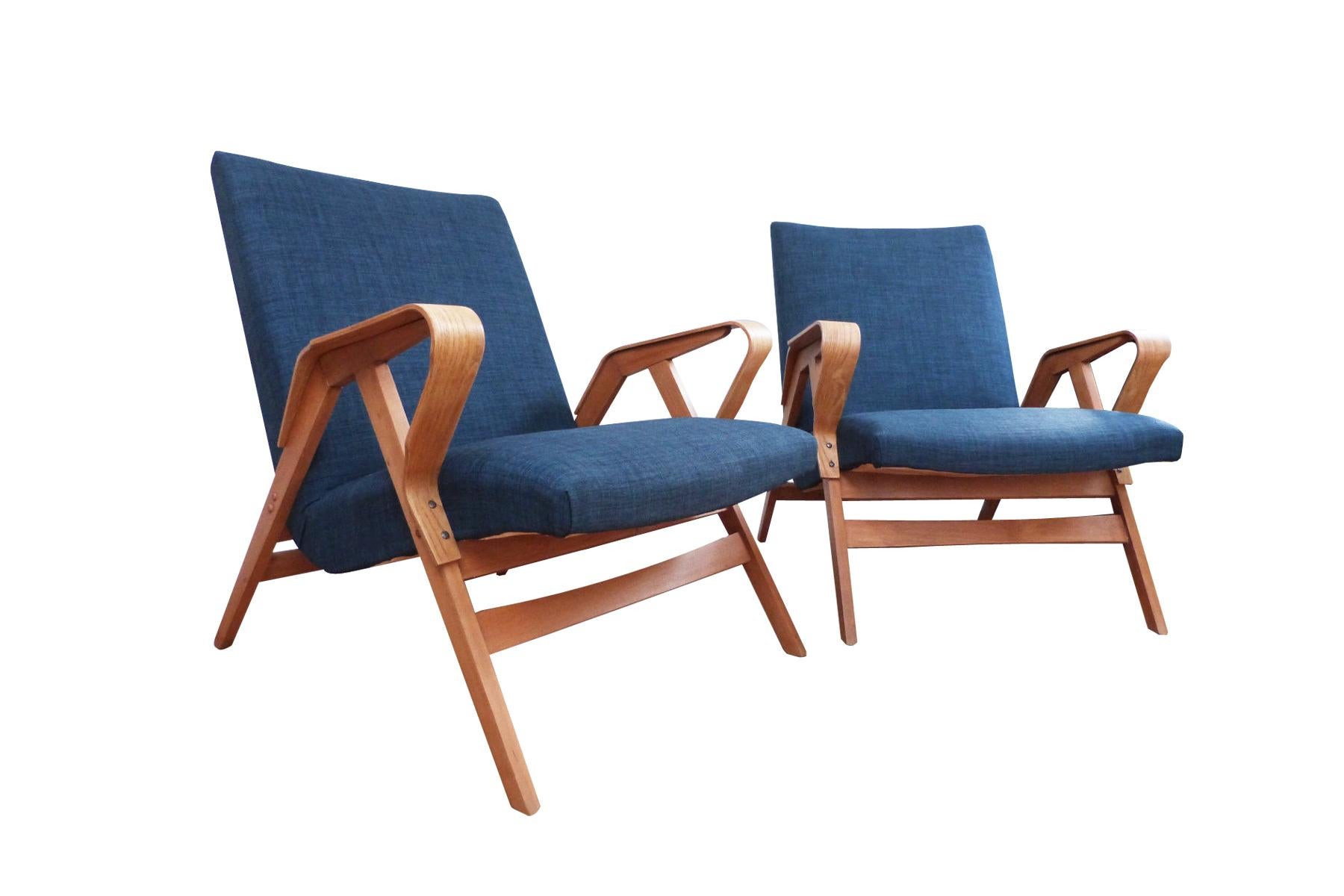 A pair of 1950s bentwood armchairs – Model: Armchair 24-23, manufactured by Tatra Nábytok Pravenec, n. p.

These 2 beautiful bentwood beech armchairs were designed by Tatra Nábytok in the 1950s and are often cited as being designed by Frantisek