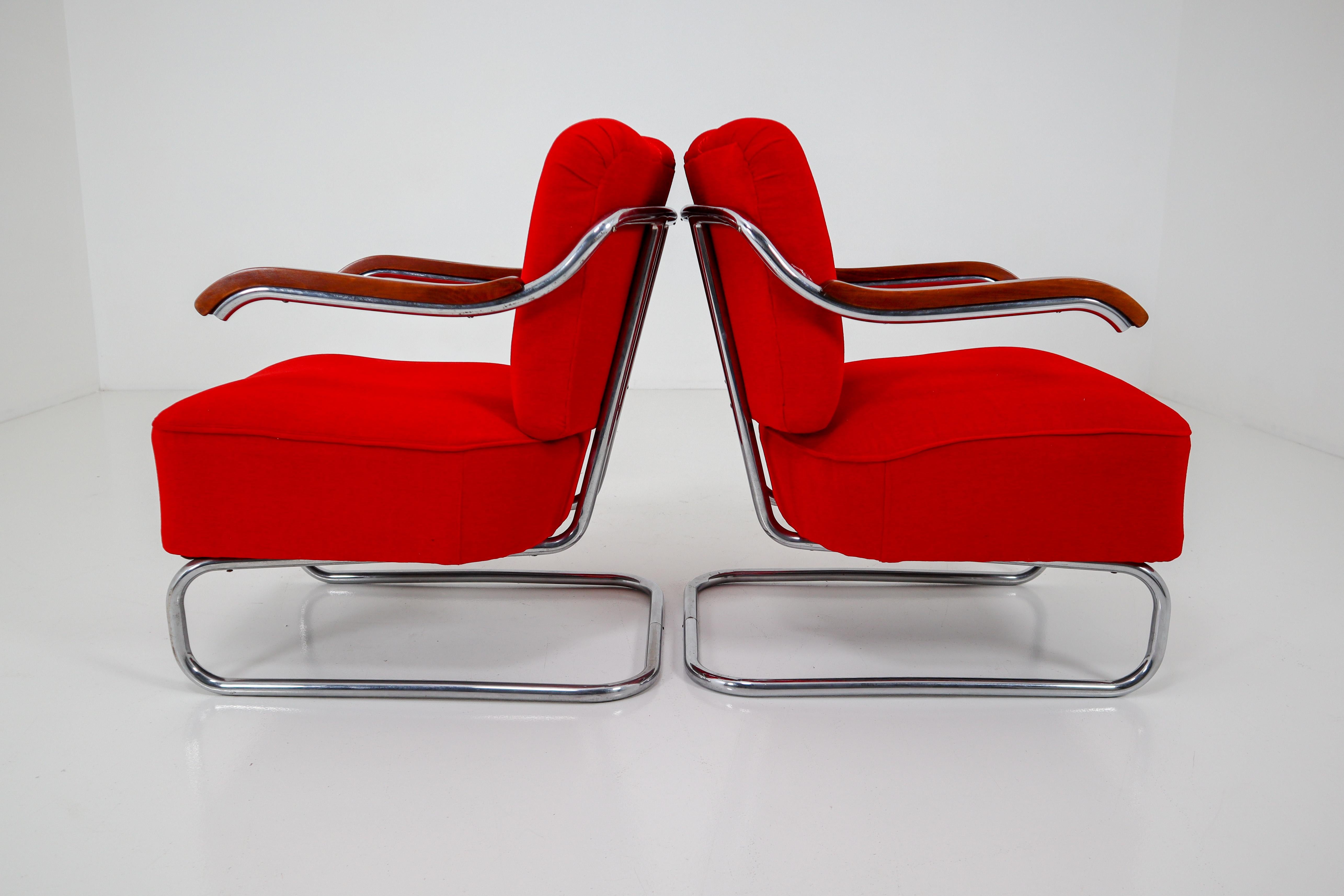 Amazing armchairs by Thonet circa 1920s midcentury Bauhaus period. These armchairs are typical for the German and Eastern Europe Bauhaus era. These armchairs has a tubular steel frame and is
Re-upholstered with a red fabric. The original armrests
