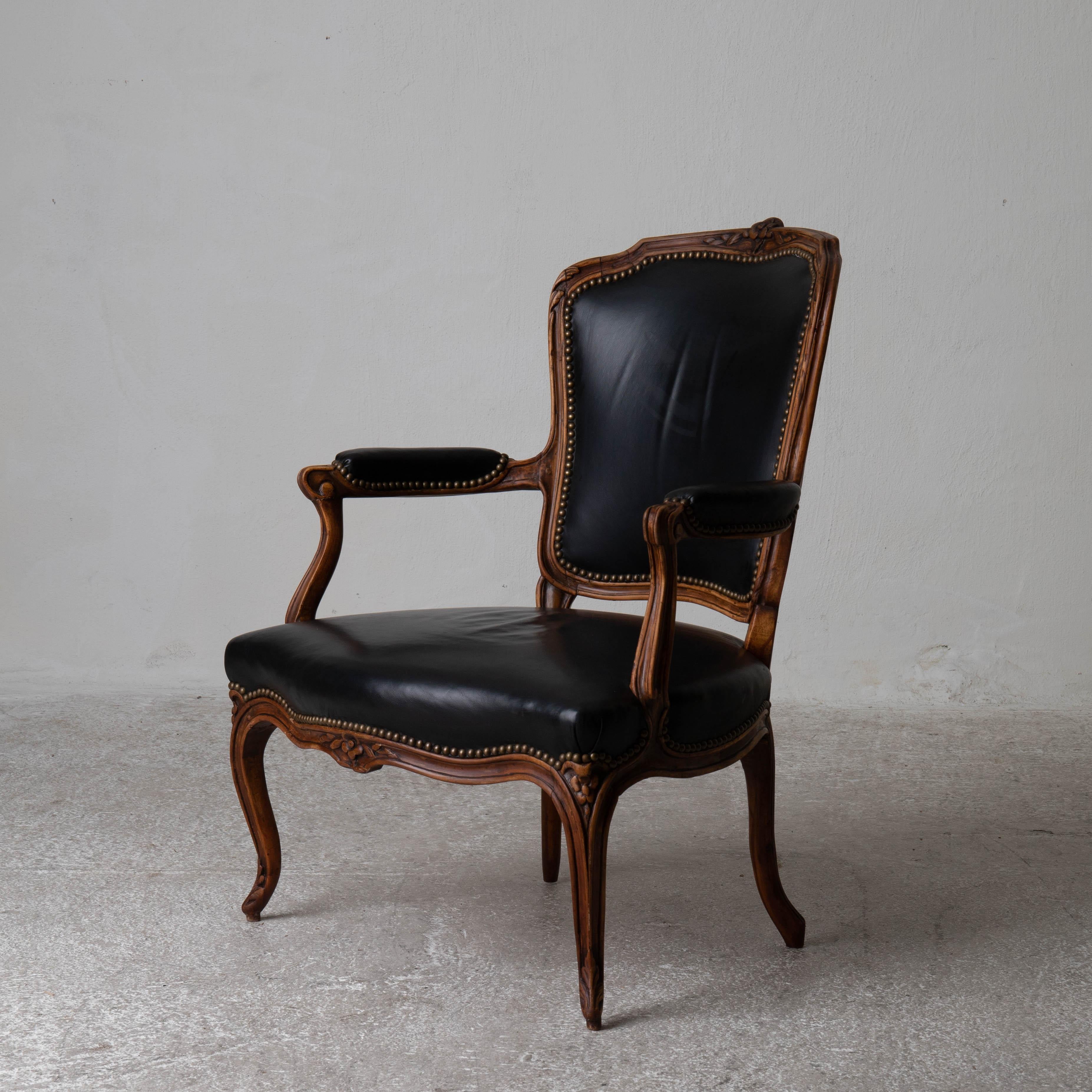 Armchairs French Rococo Period 18th Century Brown Frame Black Leather France For Sale 9