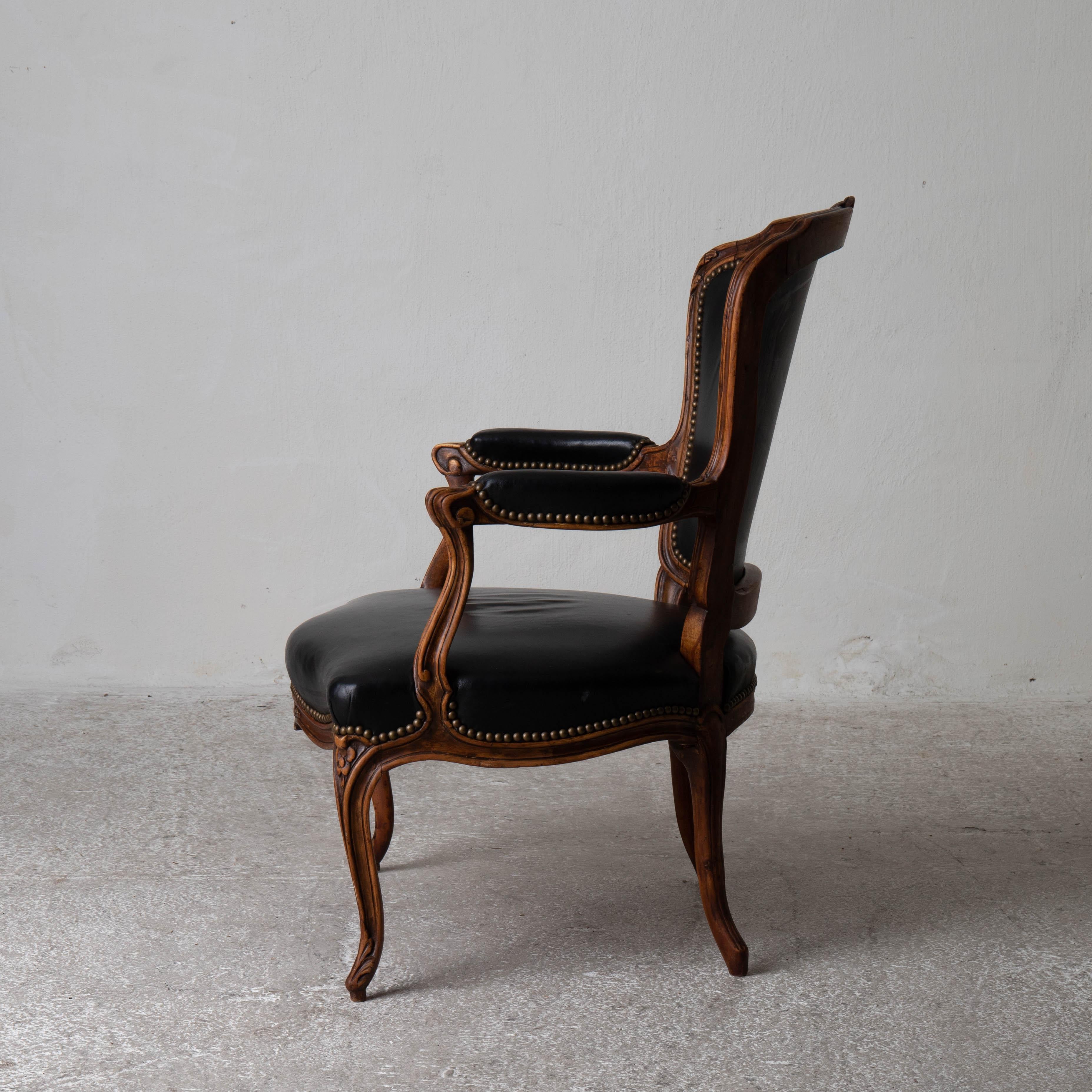 Armchairs French Rococo Period 18th Century Brown Frame Black Leather France For Sale 10