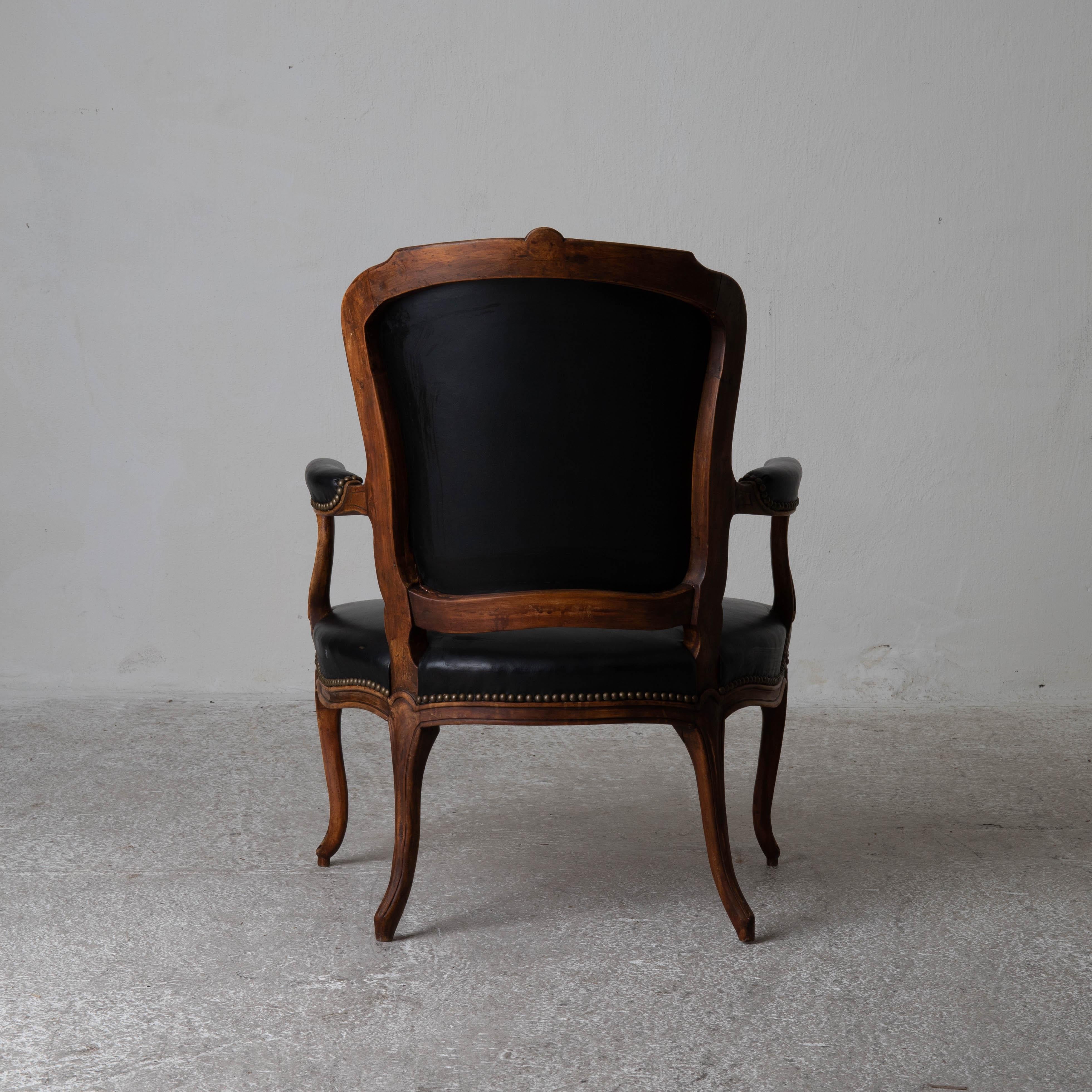 Armchairs French Rococo Period 18th Century Brown Frame Black Leather France For Sale 11