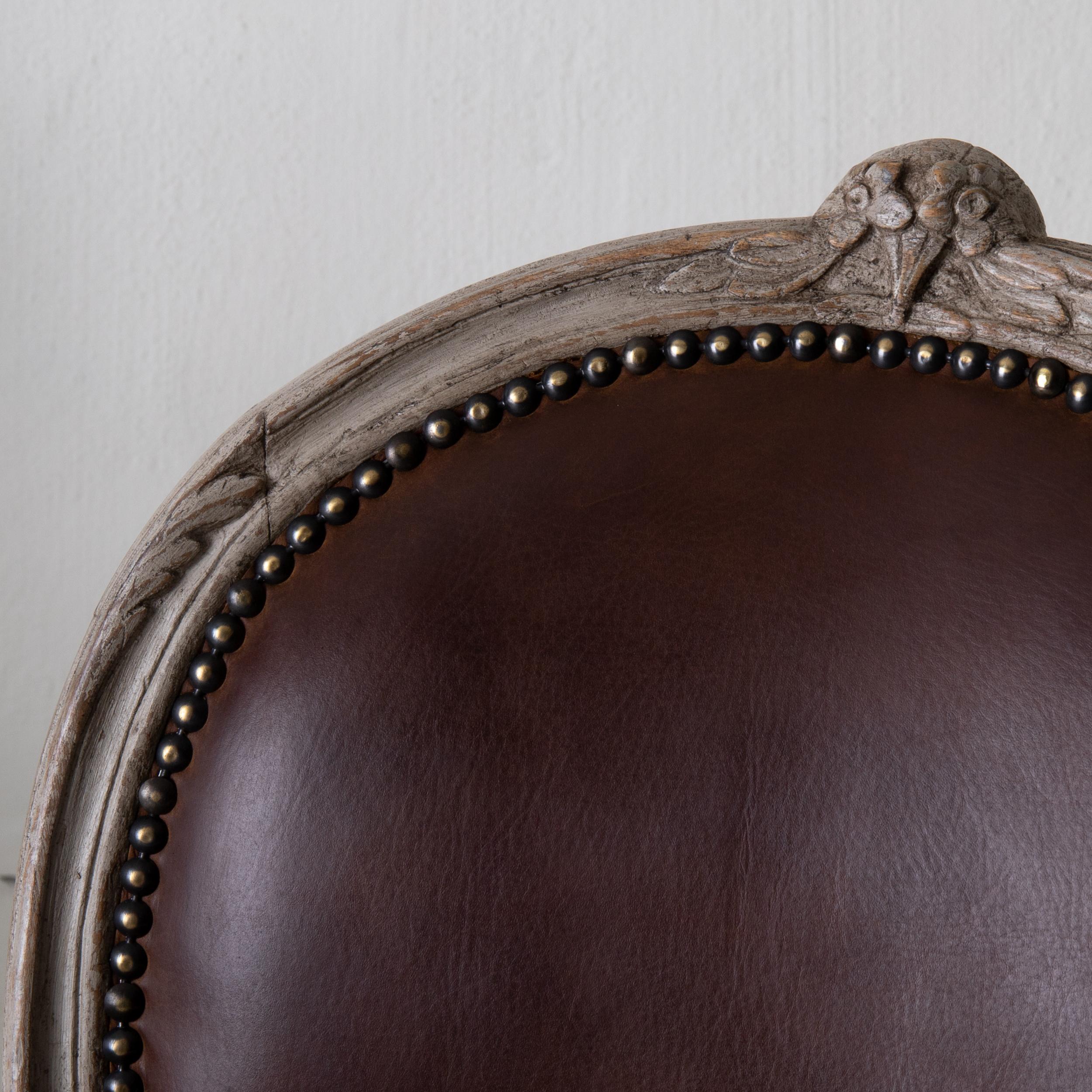 Fauteuils de style gustavien 1780-1800 suédois Cadre gris Cuir marron Suède en vente 7
