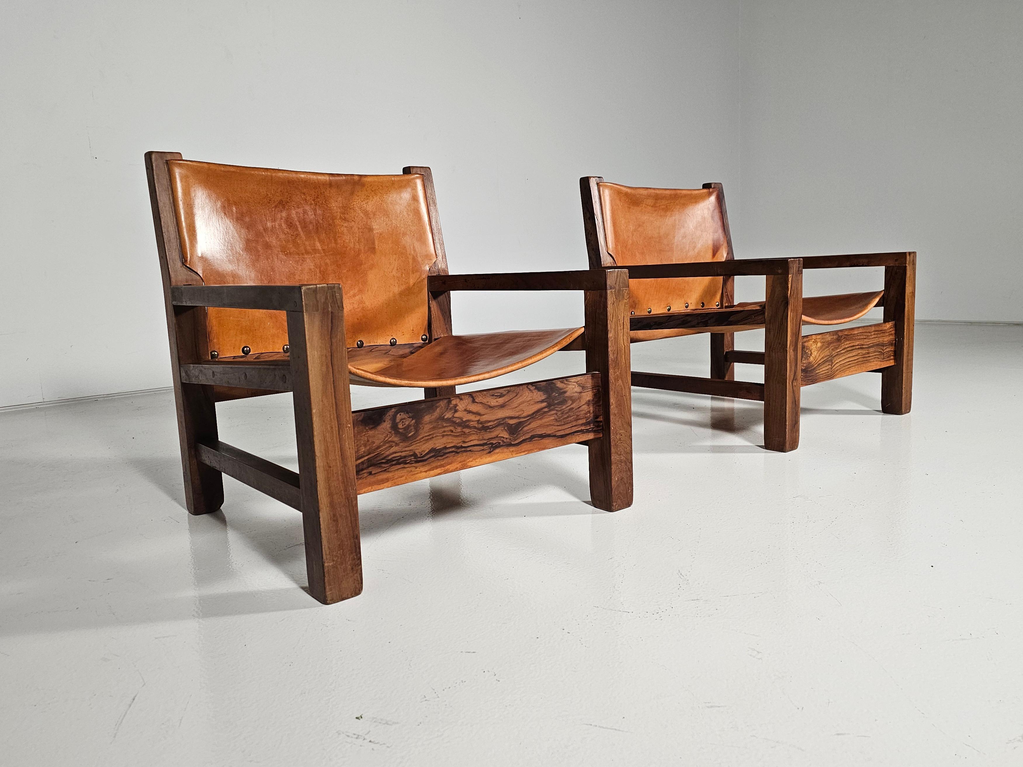 Mid-Century Modern Armchairs in cognag leather and olive wood, France, 1970s For Sale