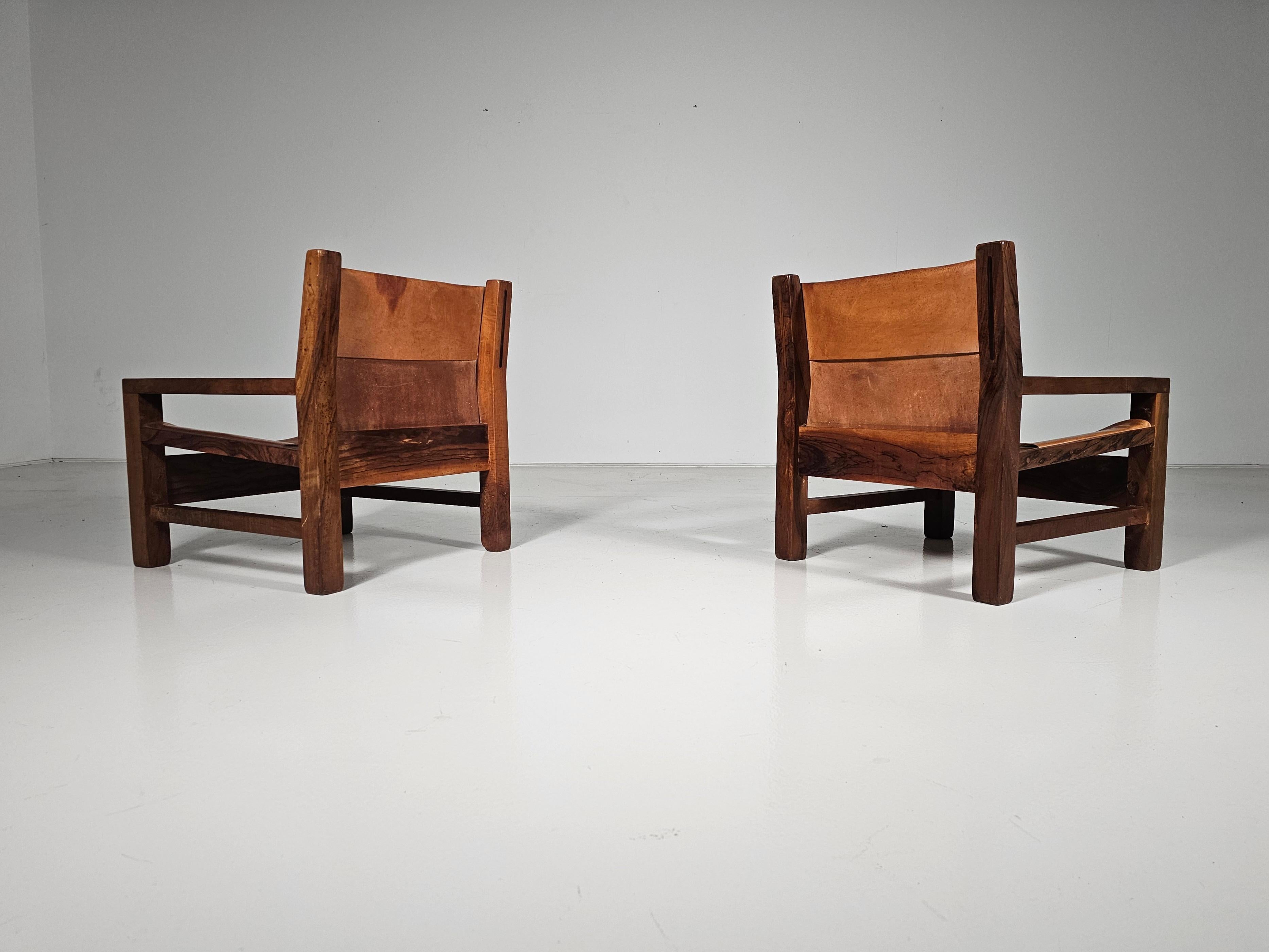 Armchairs in cognag leather and olive wood, France, 1970s In Good Condition For Sale In amstelveen, NL