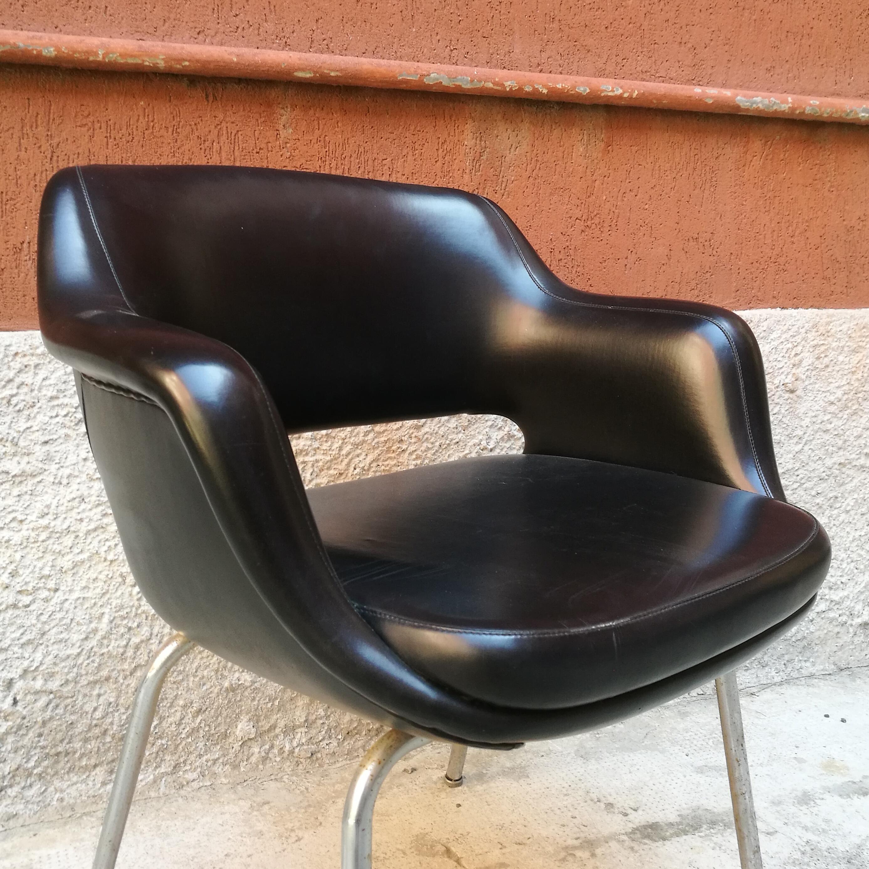 Mid-20th Century Italian mid century modern black leather armchair by Cassina, 1960s