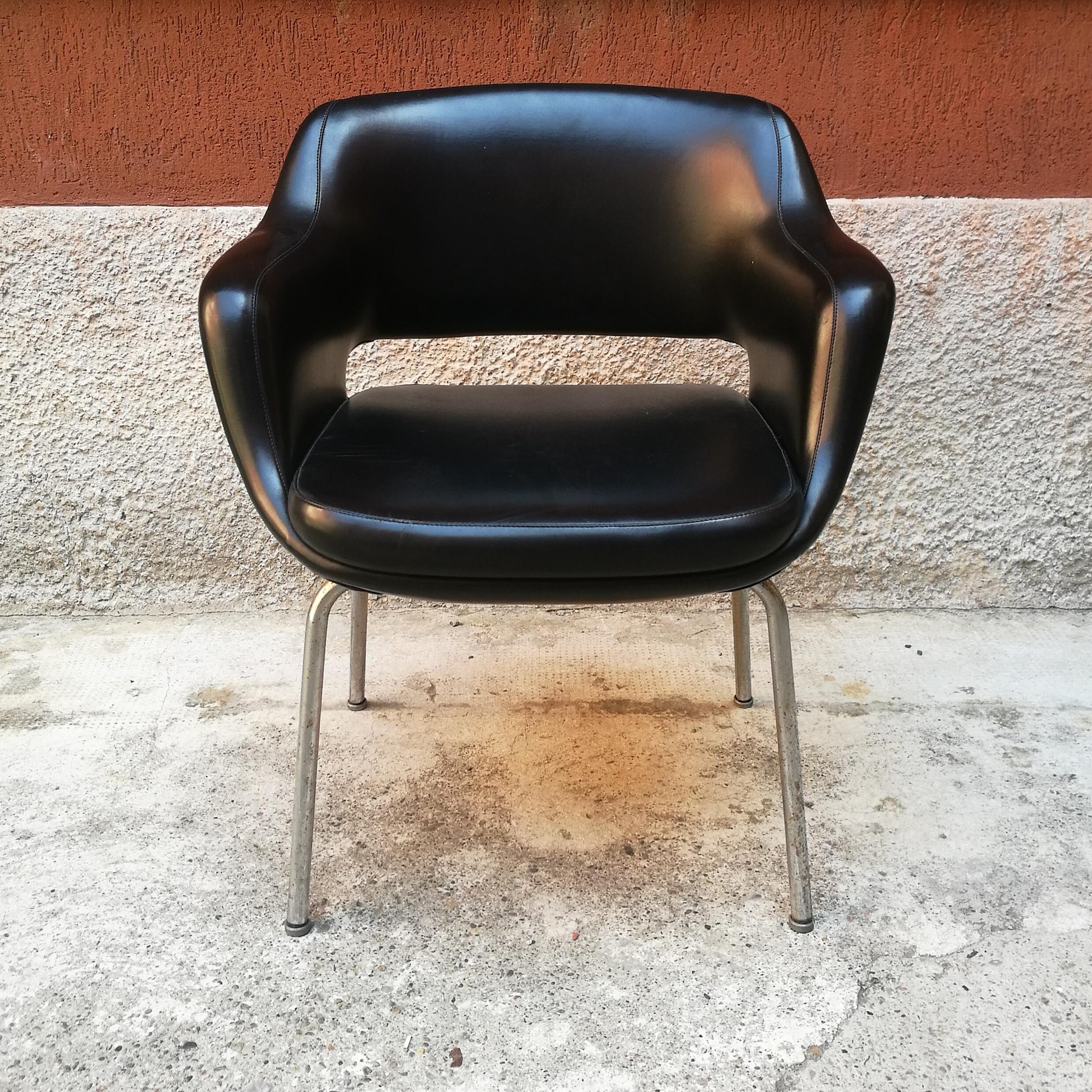 Italian mid century modern black leather armchair by Cassina, 1960s 1