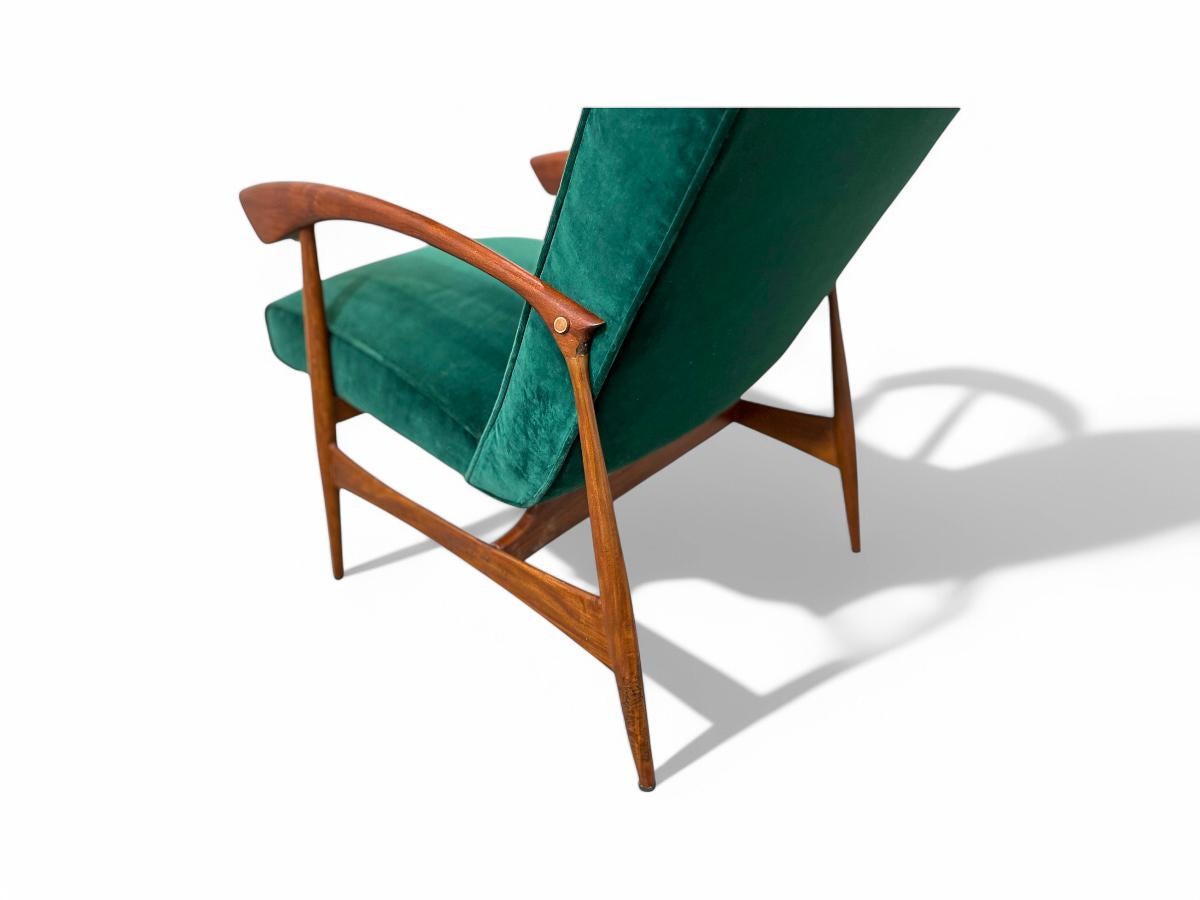 Brazilian Modern Armchairs in Hardwood & Green Velvet, Liceu De Artes, c. 1960s For Sale 6