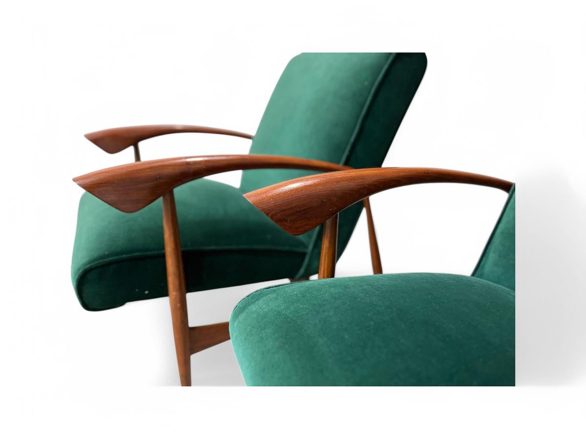 Brazilian Modern Armchairs in Hardwood & Green Velvet, Liceu De Artes, c. 1960s For Sale 7