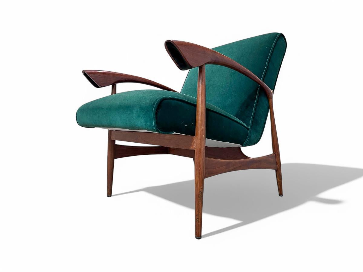 Brazilian Modern Armchairs in Hardwood & Green Velvet, Liceu De Artes, c. 1960s In Good Condition For Sale In New York, NY