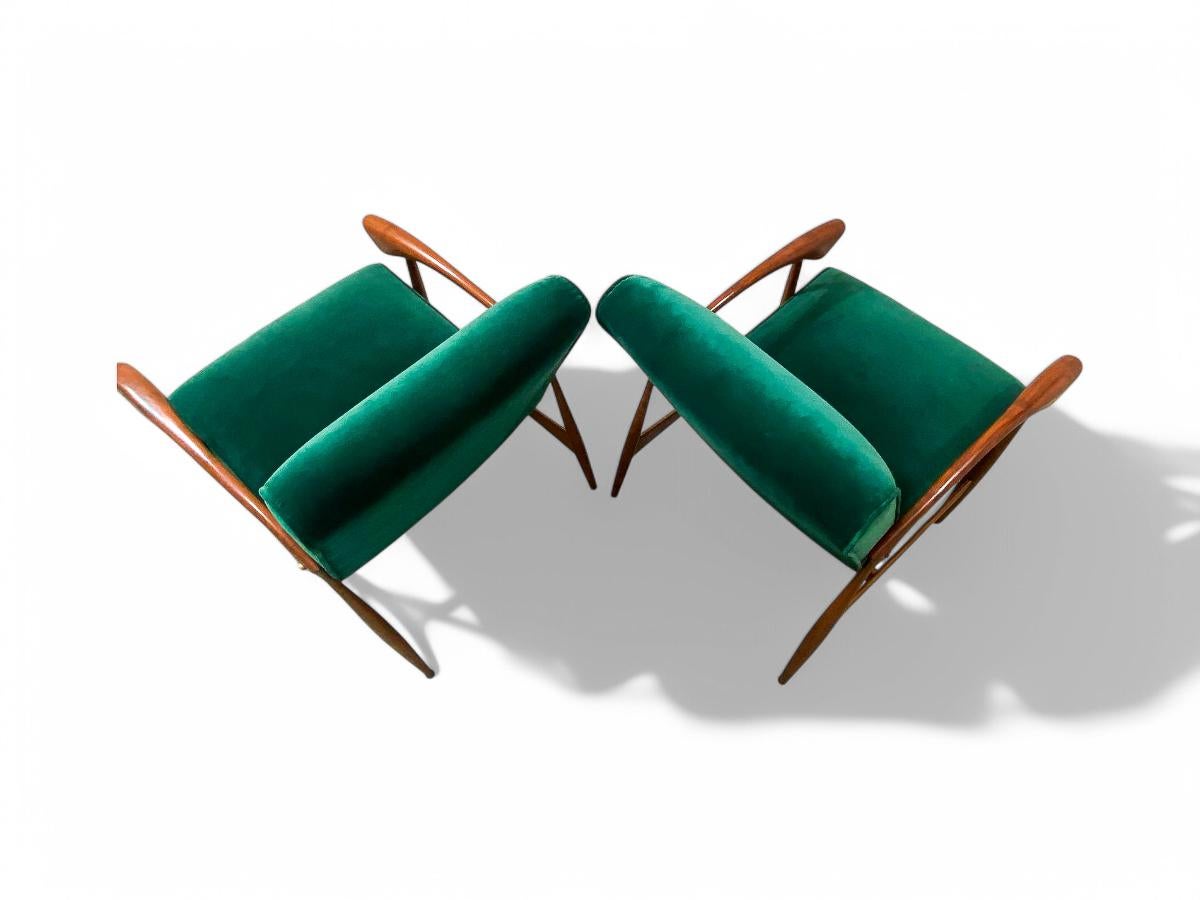 Brazilian Modern Armchairs in Hardwood & Green Velvet, Liceu De Artes, c. 1960s For Sale 3