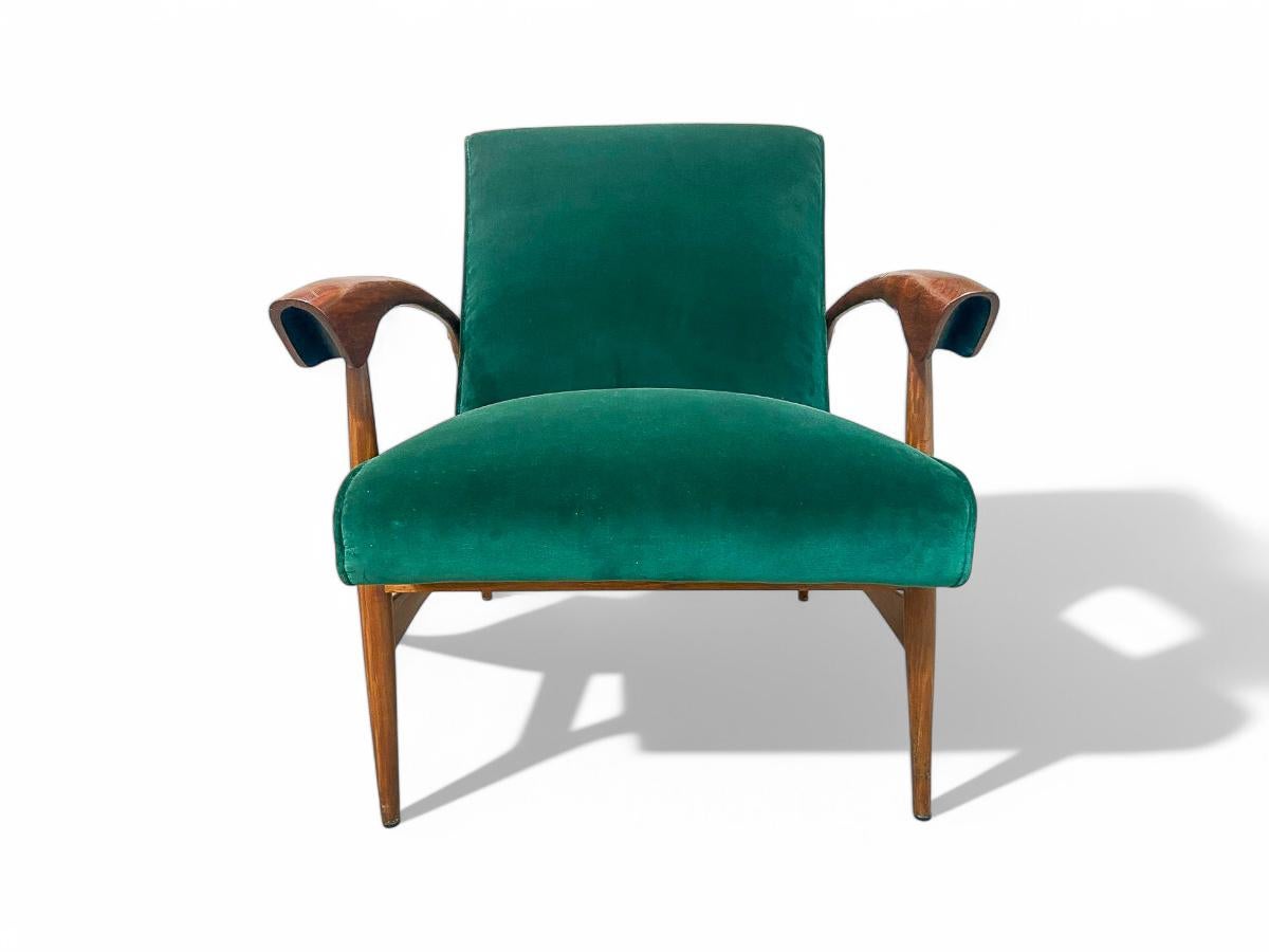 Brazilian Modern Armchairs in Hardwood & Green Velvet, Liceu De Artes, c. 1960s For Sale 4