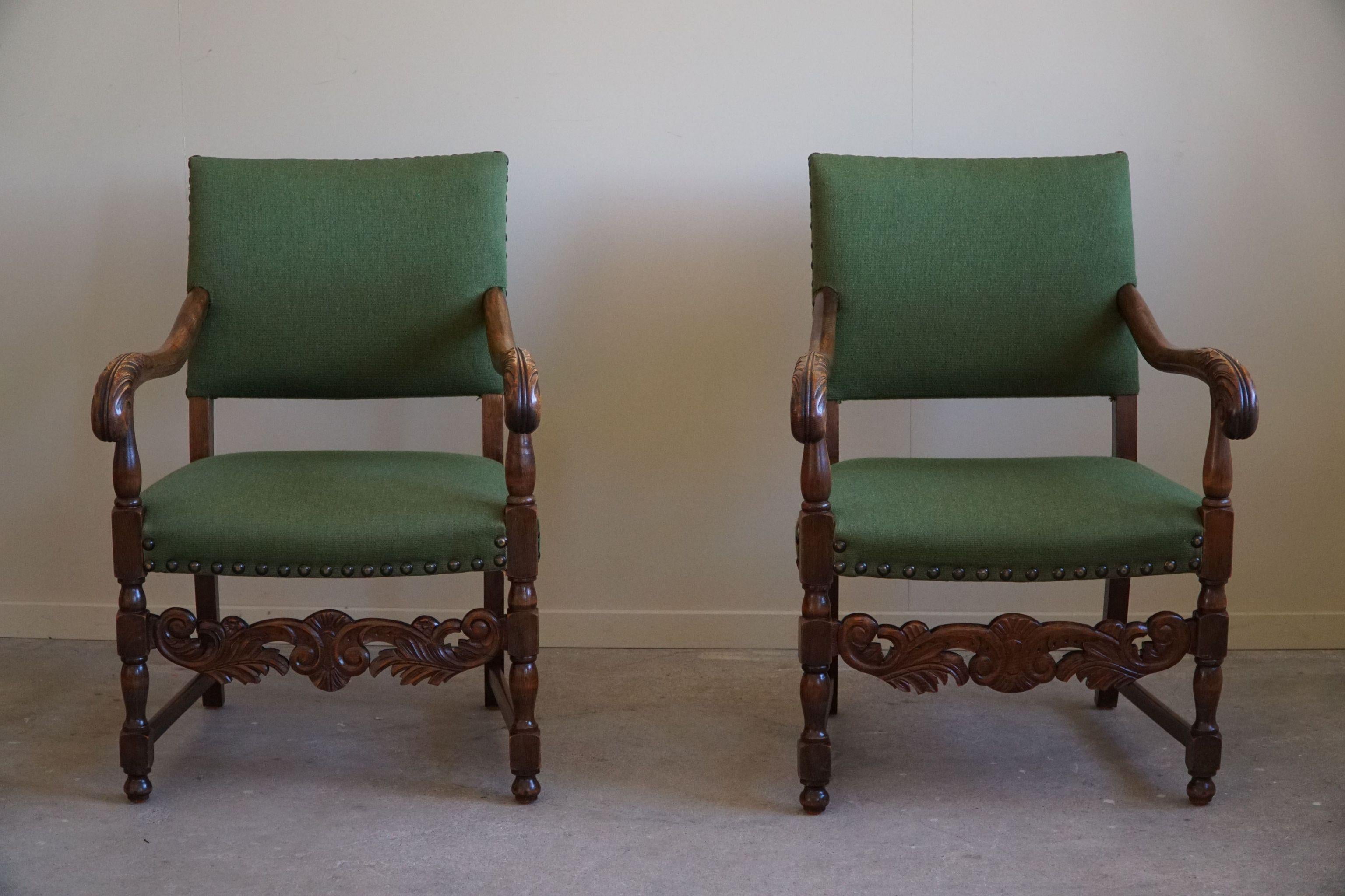 Sillones de roble y lana, estilo Luis XIII, de un ebanista francés de los años 30 en venta 4