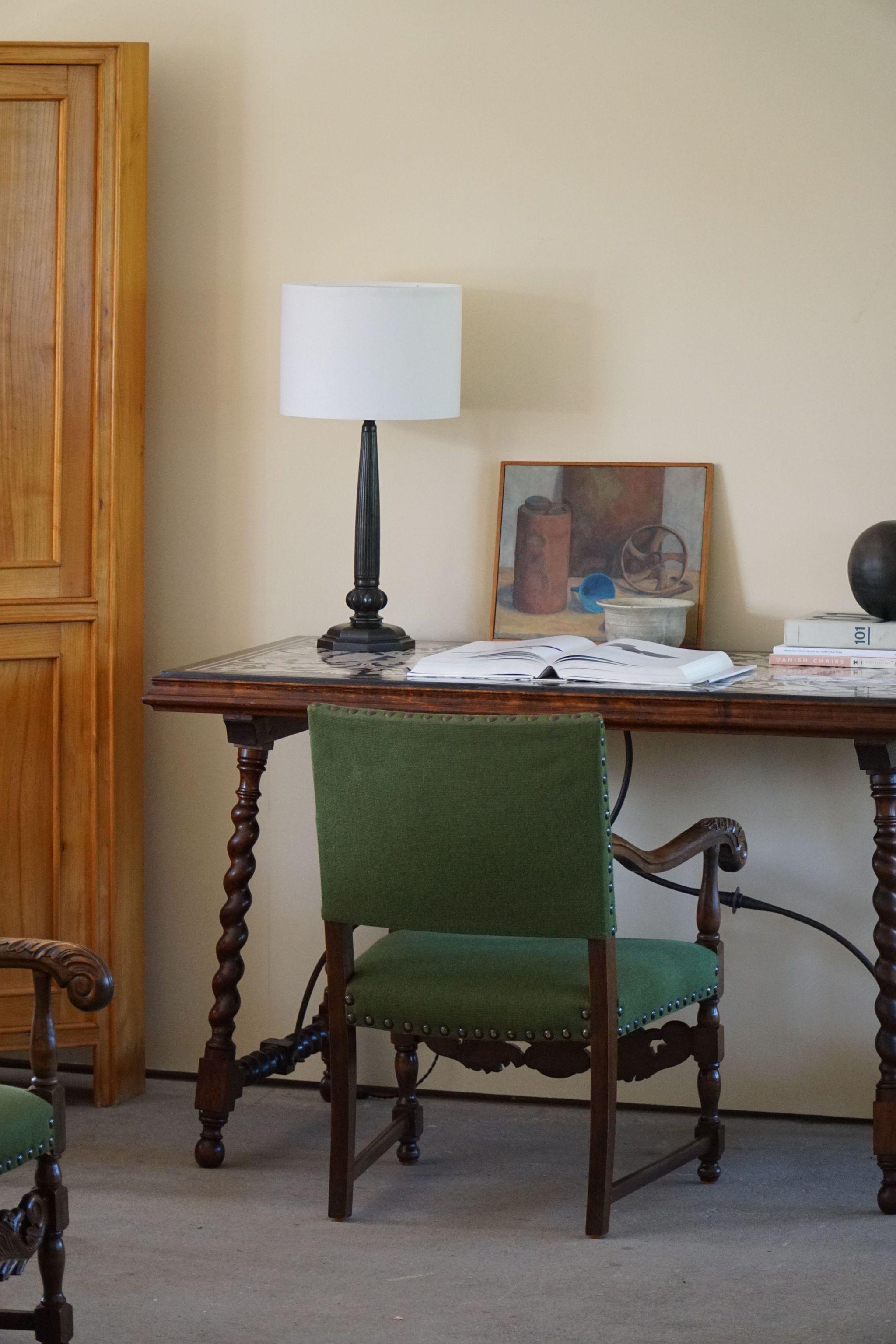 Sessel aus Eiche und Wolle im Stil Ludwigs XIII. von einem französischen Kunsttischler in den 1930er Jahren im Zustand „Gut“ im Angebot in Odense, DK