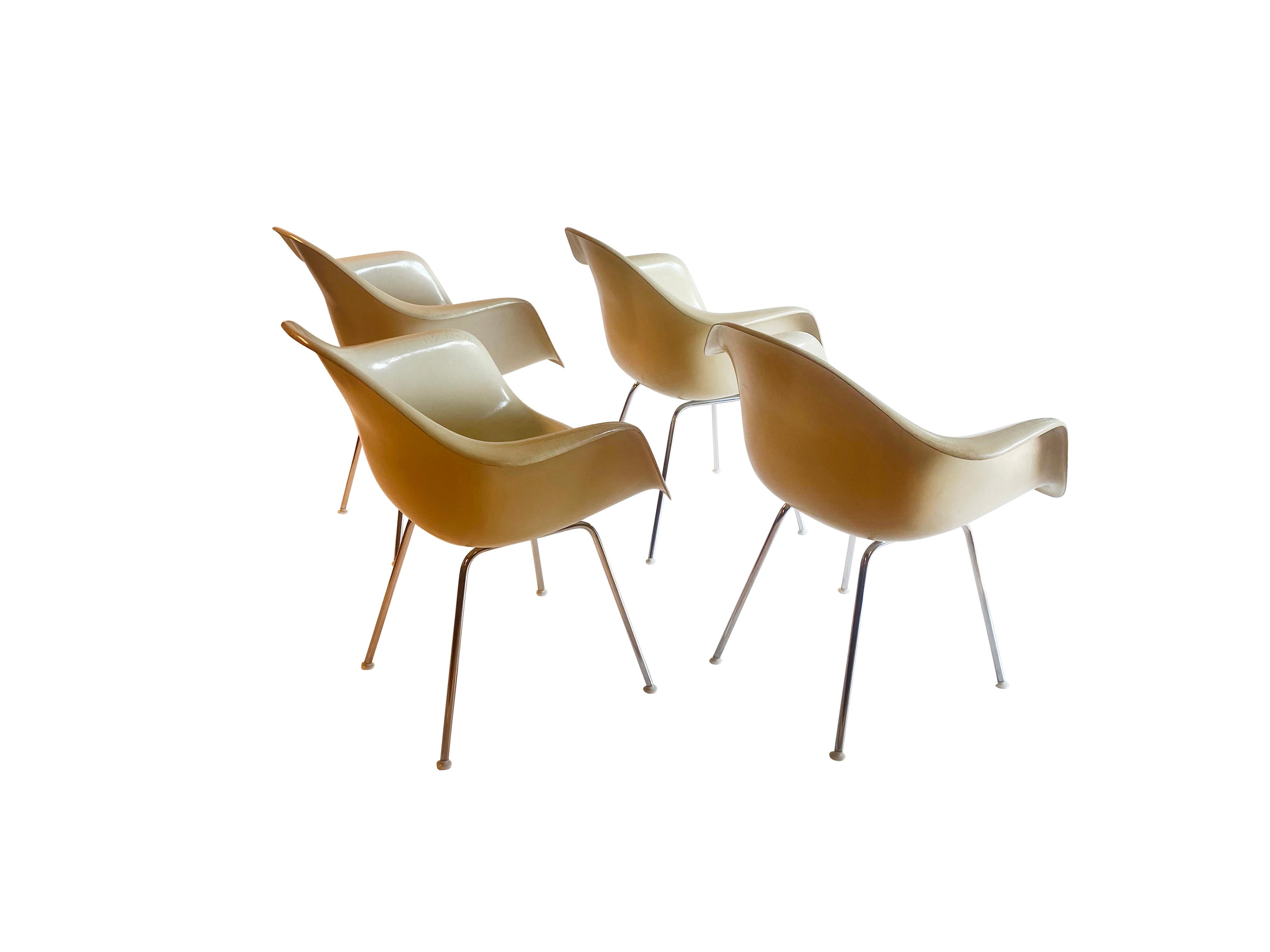 Américain Fauteuils en blanc cassé de Charles Eames pour Herman Miller Mid-Century Modern en vente