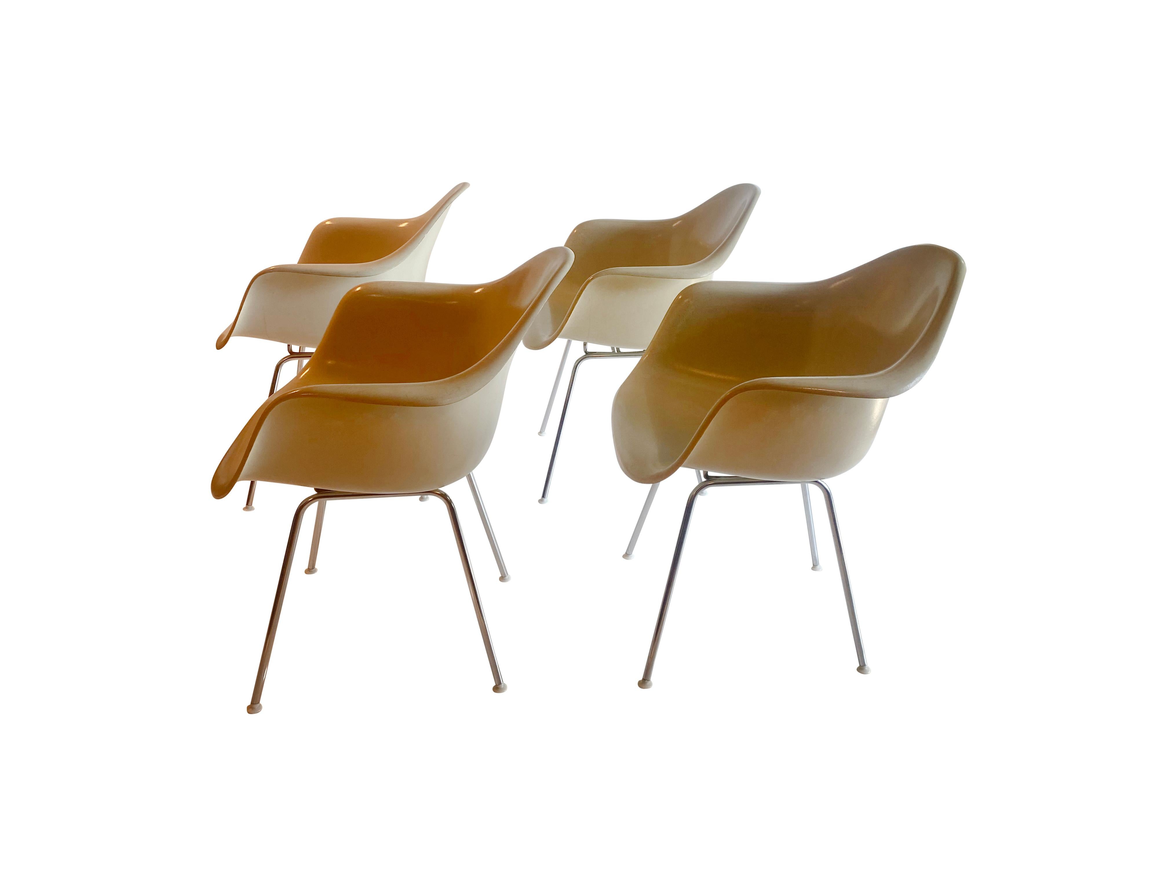 Métal Fauteuils en blanc cassé de Charles Eames pour Herman Miller Mid-Century Modern en vente