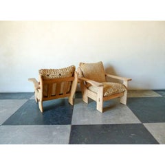 Paire de fauteuils en bois de pin avec coussins rembourrés