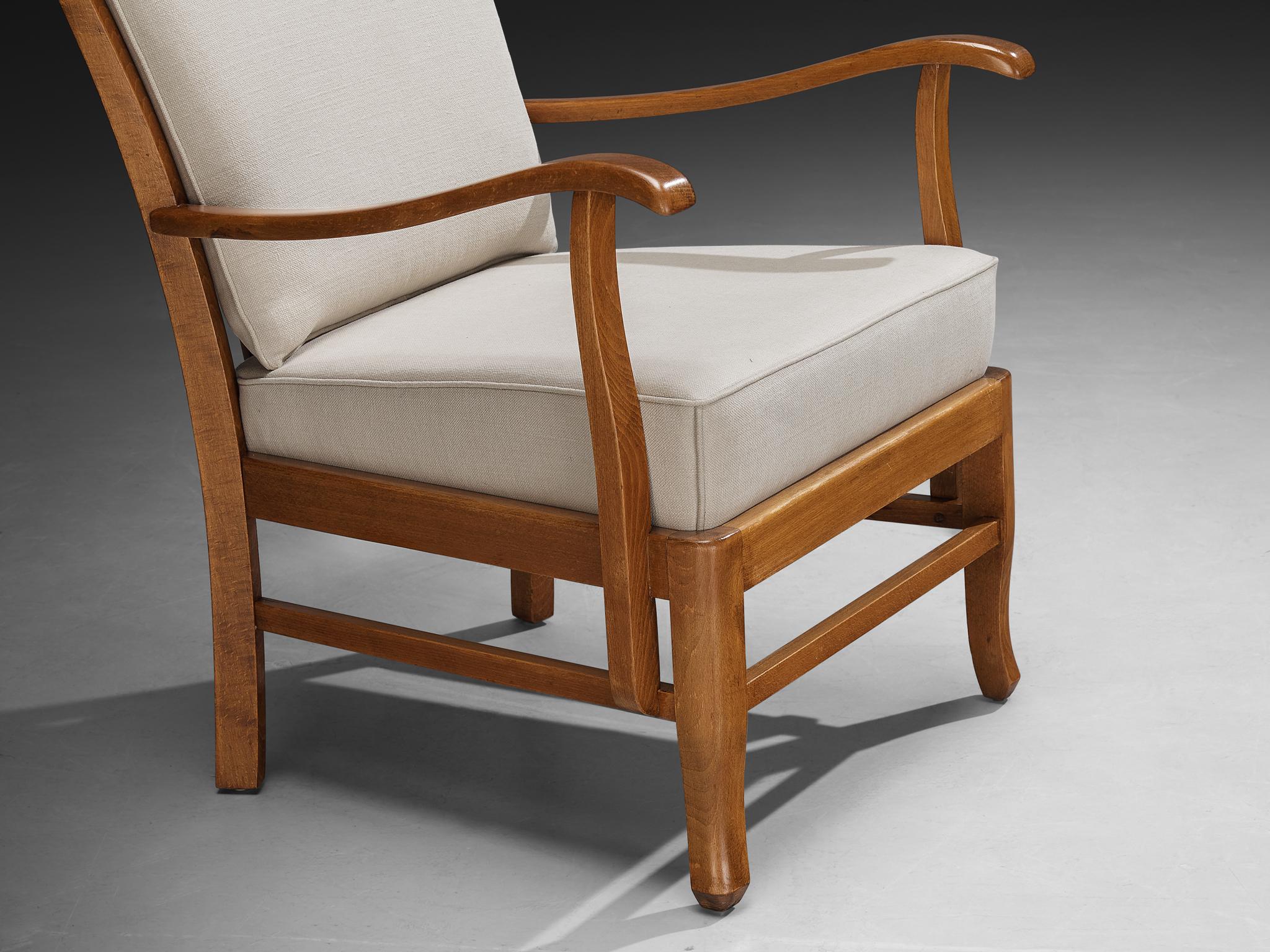 Sillones de madera maciza y cojines neutros Moderno de mediados de siglo en venta