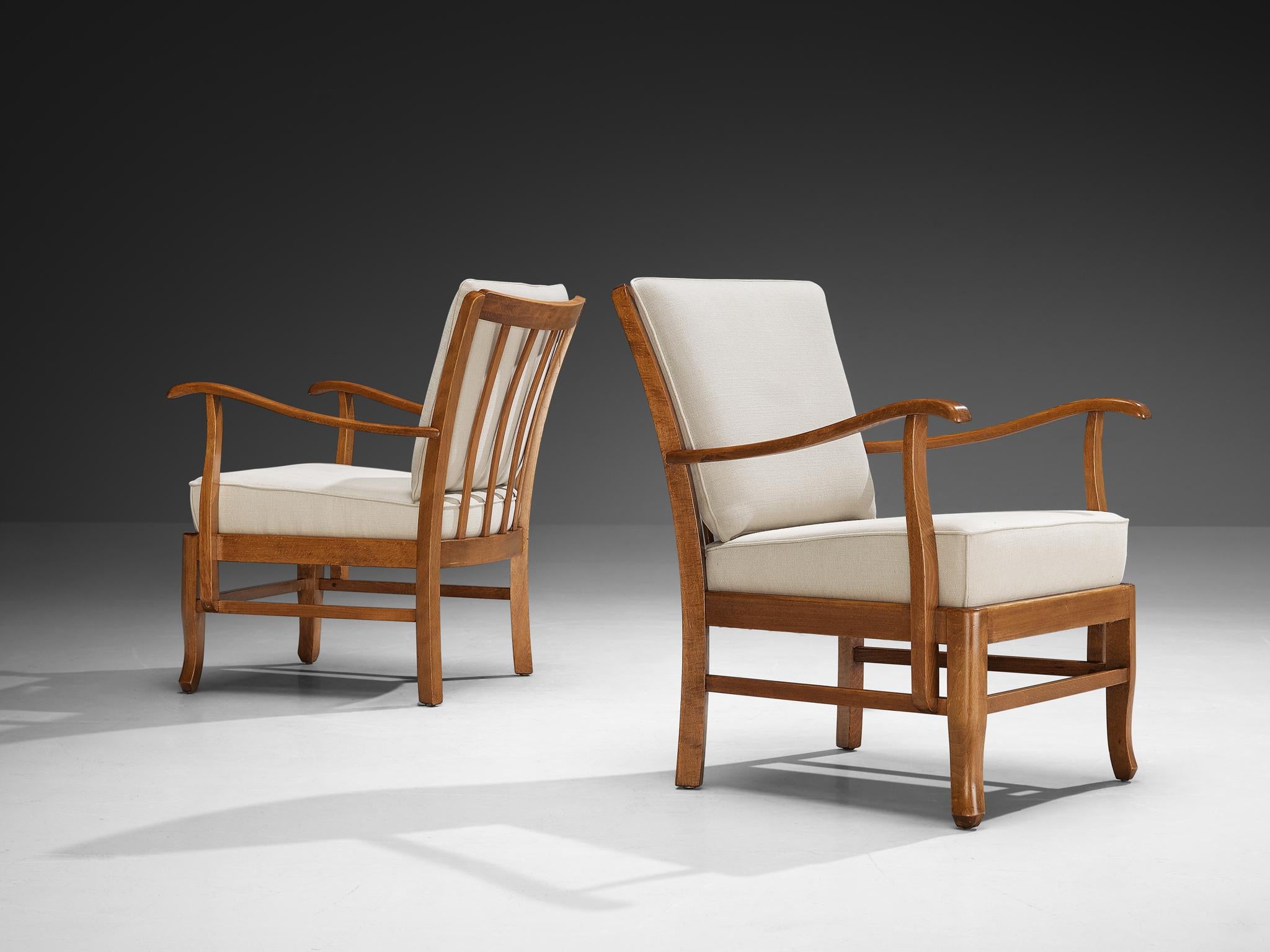 Sillones de madera maciza y cojines neutros en Bueno estado para la venta en Waalwijk, NL