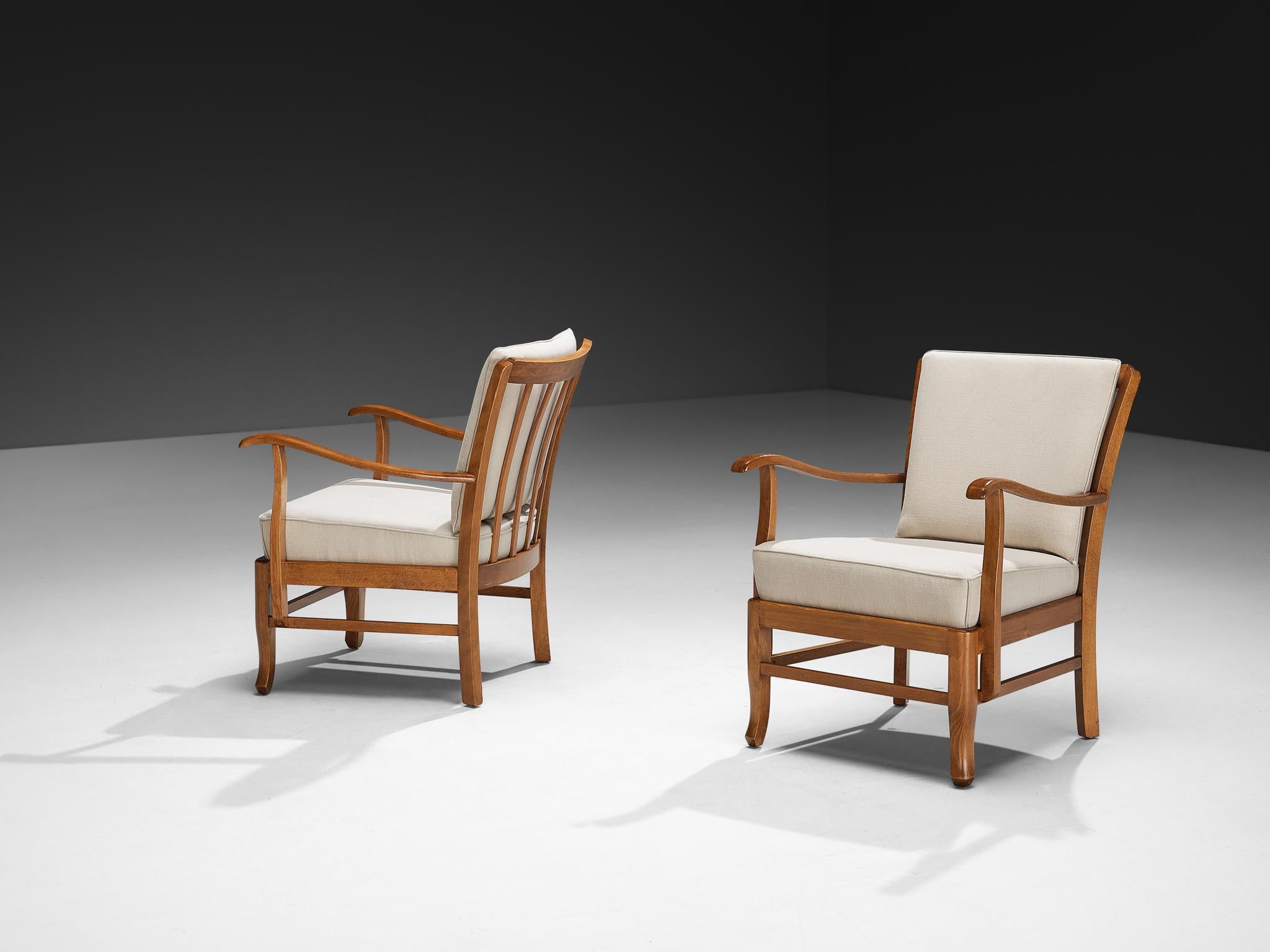 Sillones de madera maciza y cojines neutros en venta 1