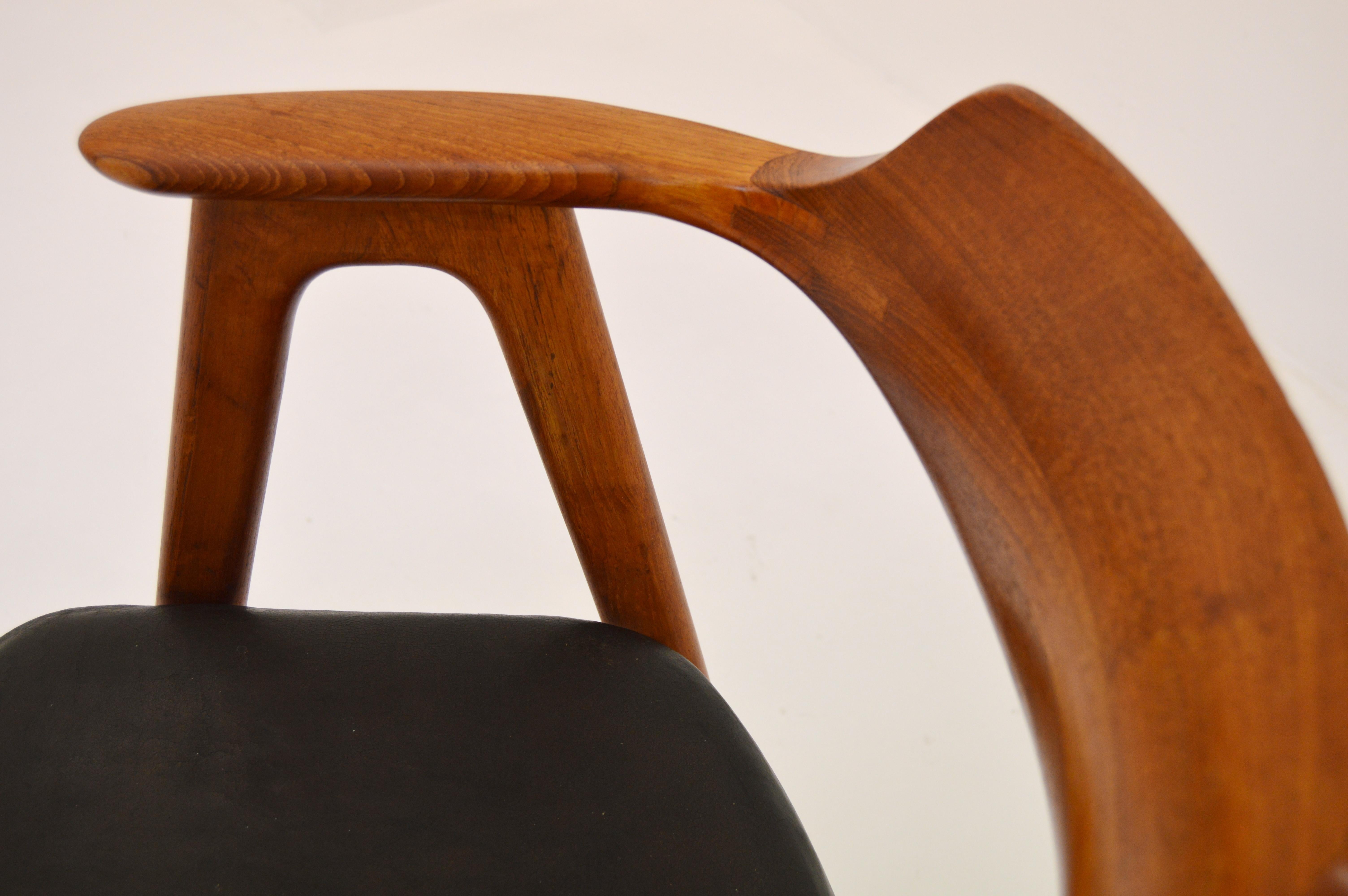 Armchairs in Teak and Leather by Erik Kirkegaard for Høng Stolefabrik For Sale 7