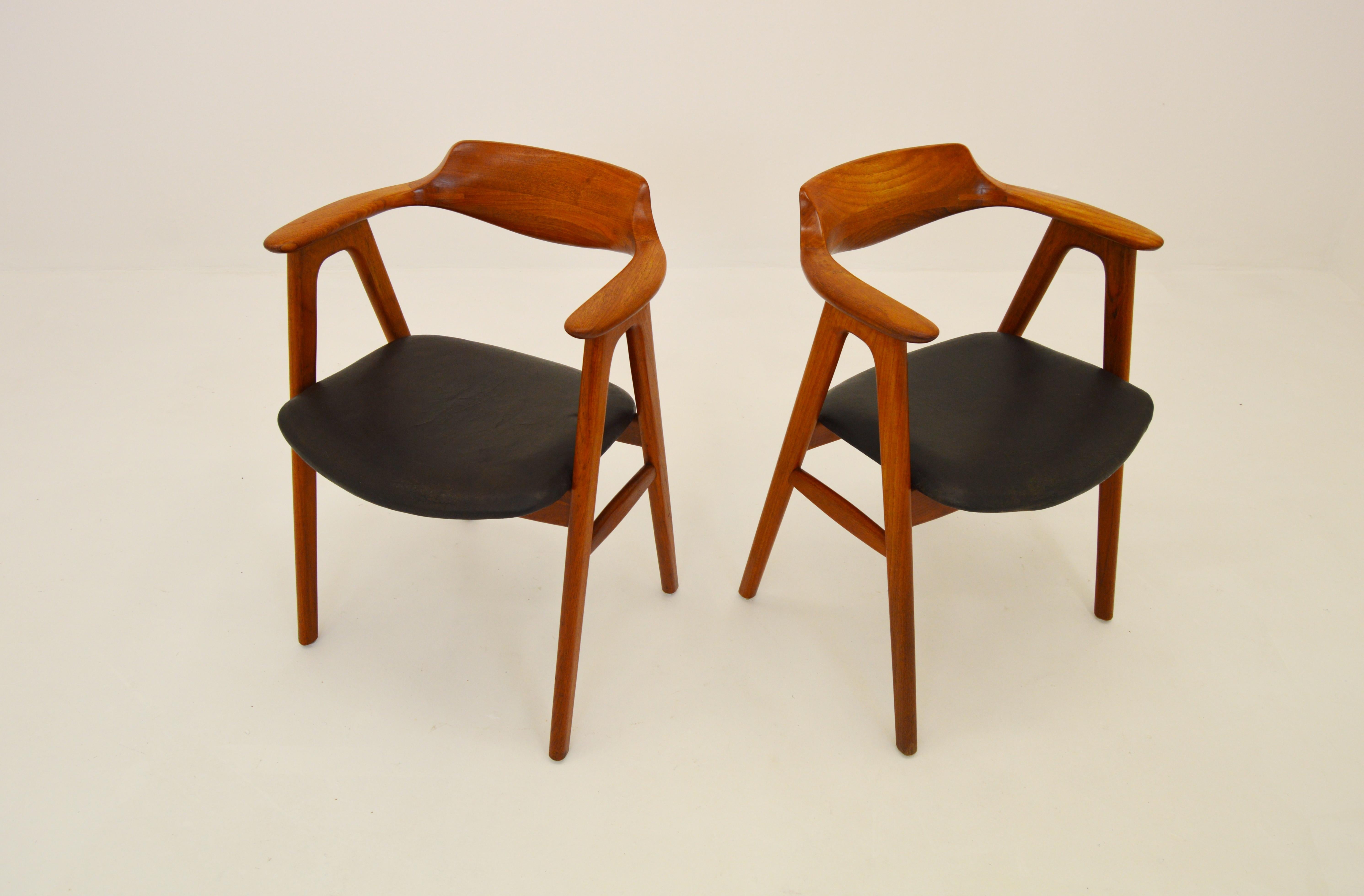 Scandinavian Modern Armchairs in Teak and Leather by Erik Kirkegaard for Høng Stolefabrik For Sale