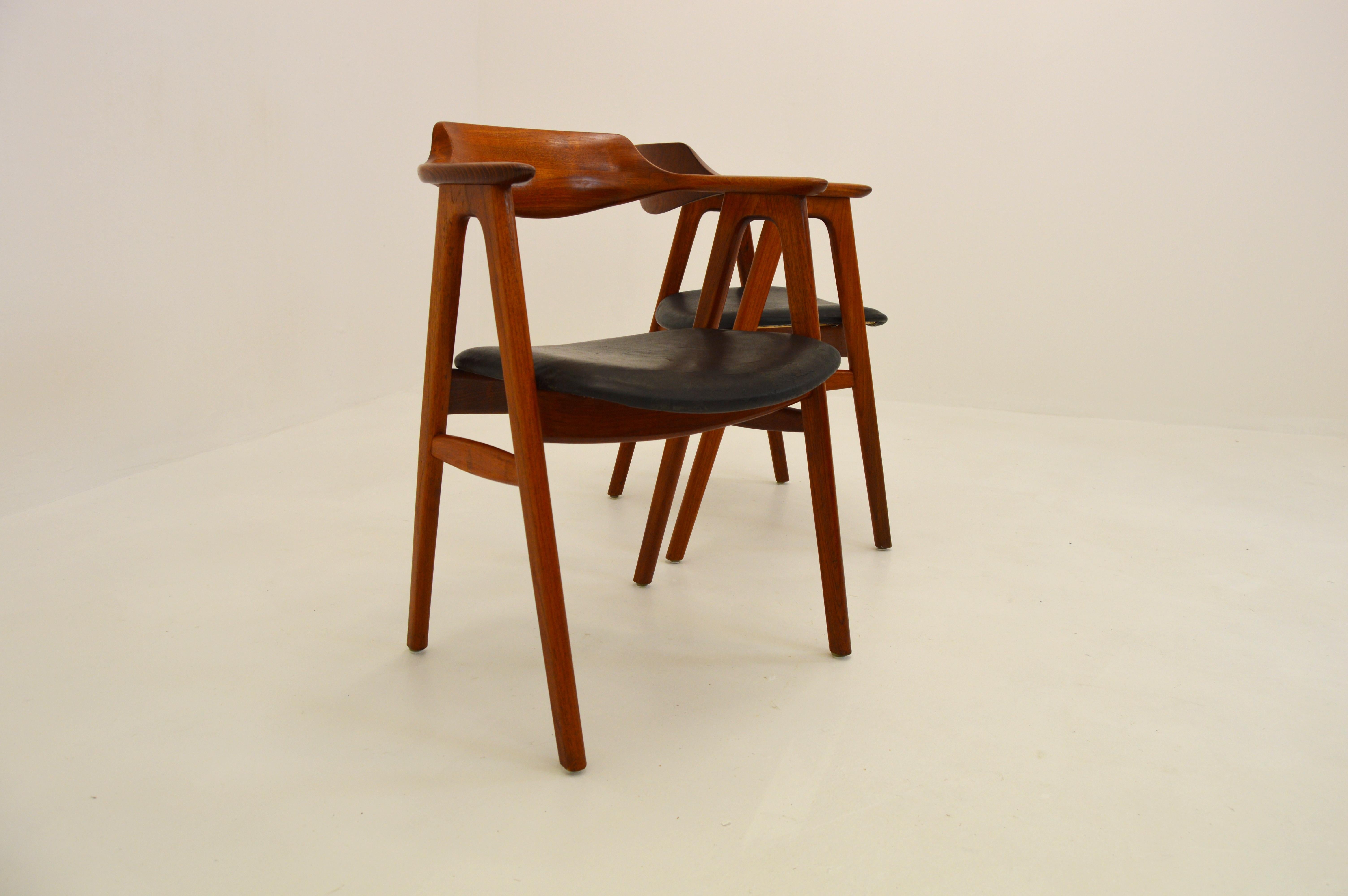 Armchairs in Teak and Leather by Erik Kirkegaard for Høng Stolefabrik For Sale 1