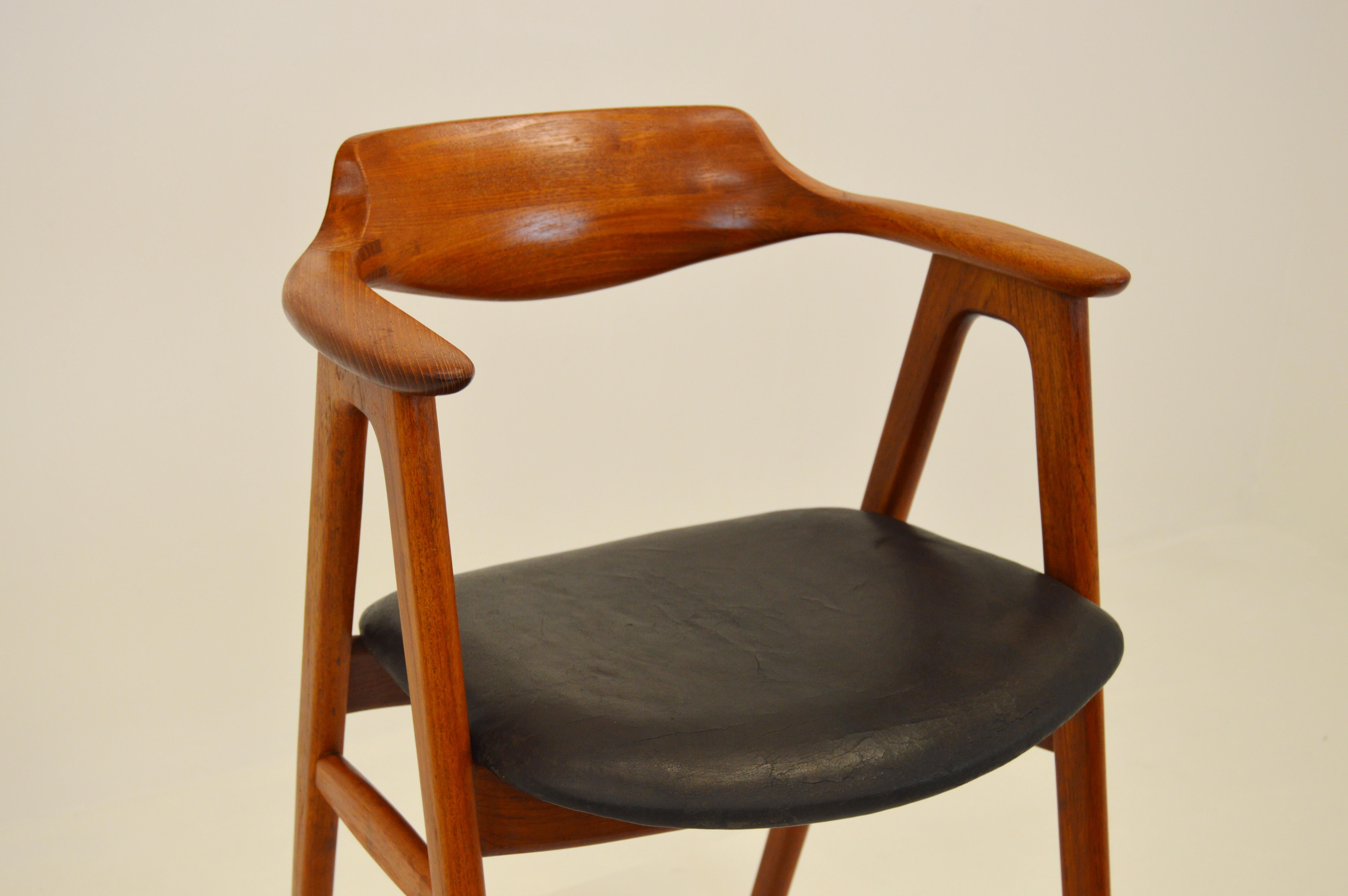 Armchairs in Teak and Leather by Erik Kirkegaard for Høng Stolefabrik For Sale 2