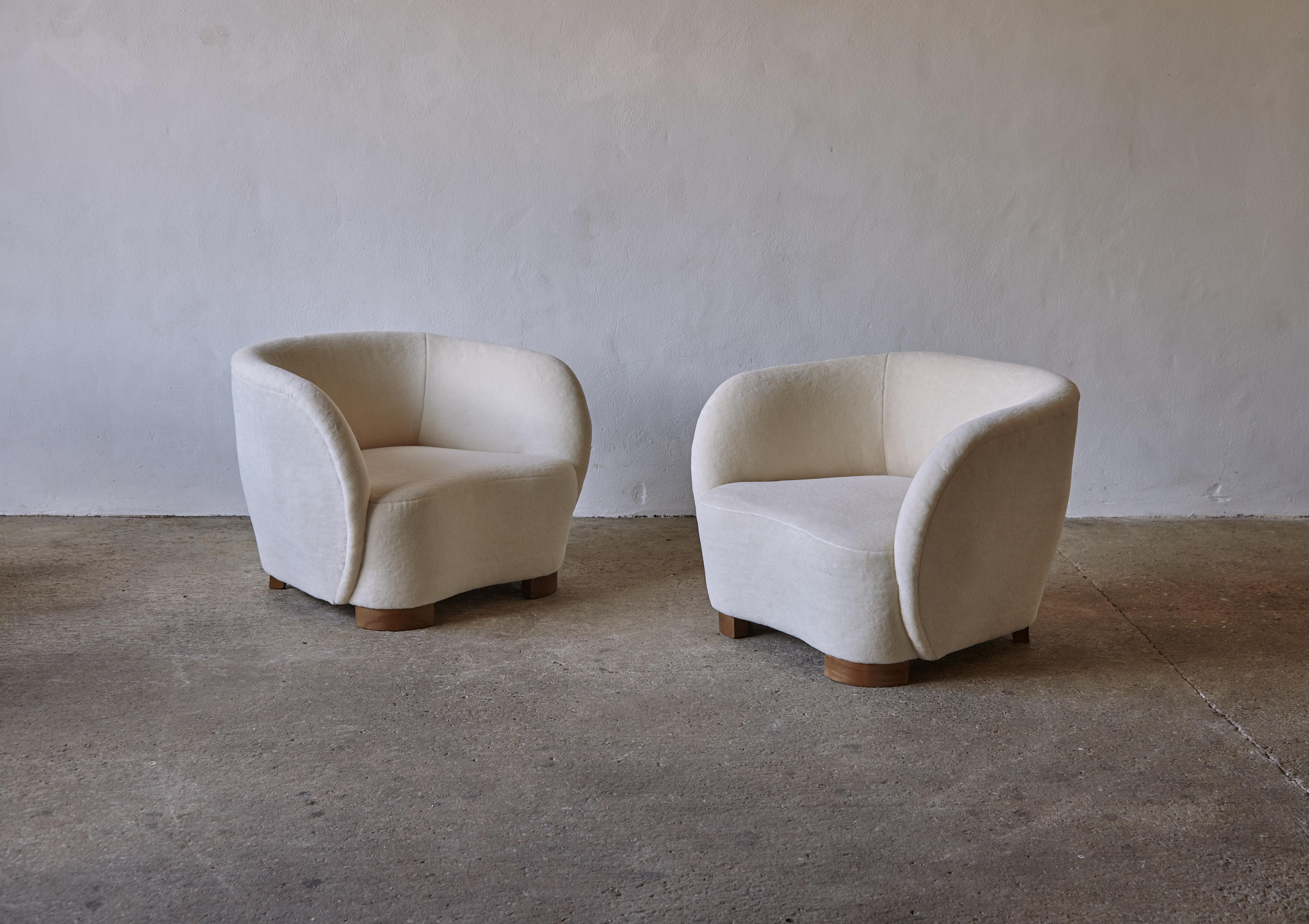 Armchairs in the Style of Flemming Lassen / Viggo Boesen, Pure Alpaca Fabric For Sale 5