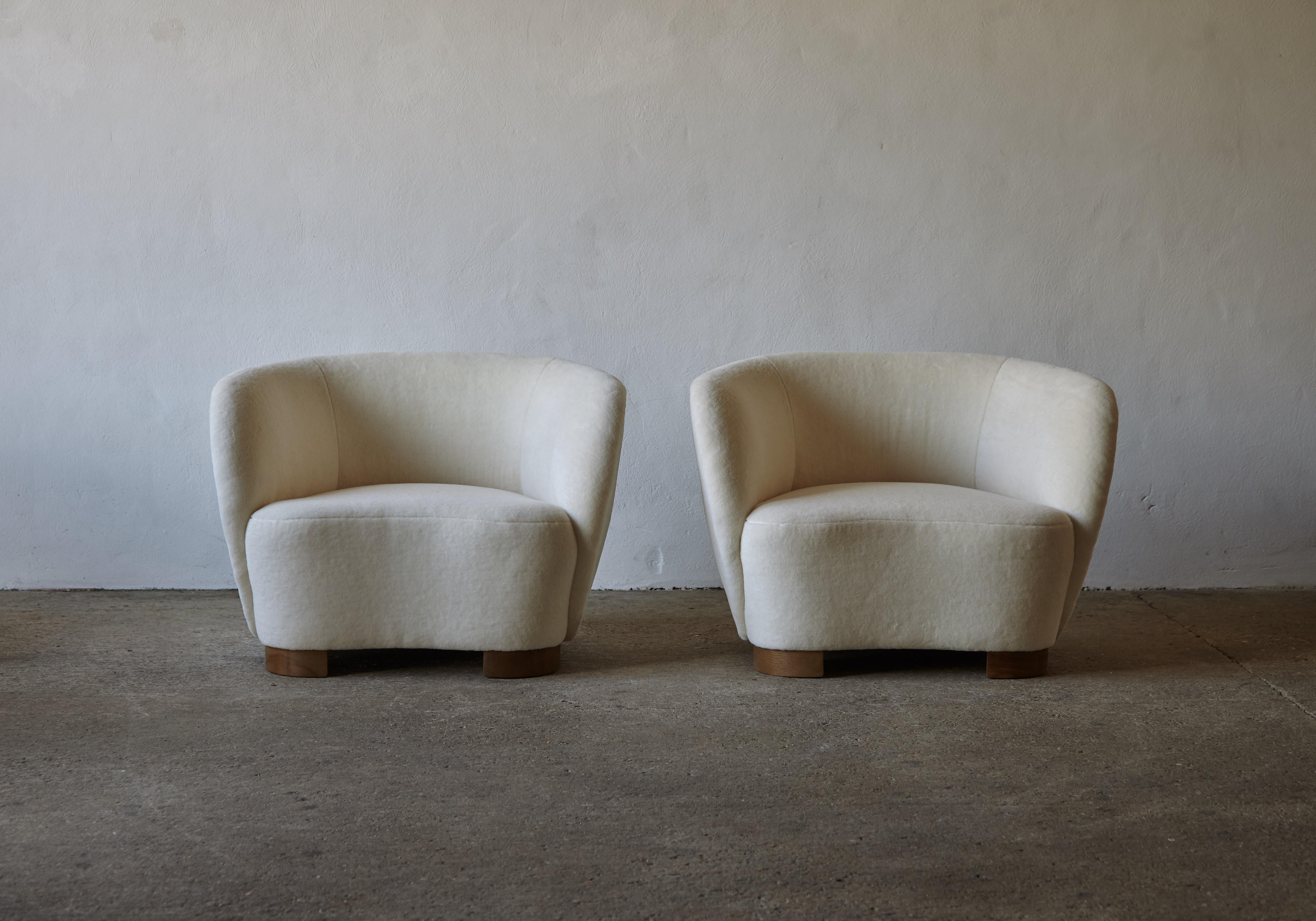 Armchairs in the Style of Flemming Lassen / Viggo Boesen, Pure Alpaca Fabric In New Condition For Sale In London, GB