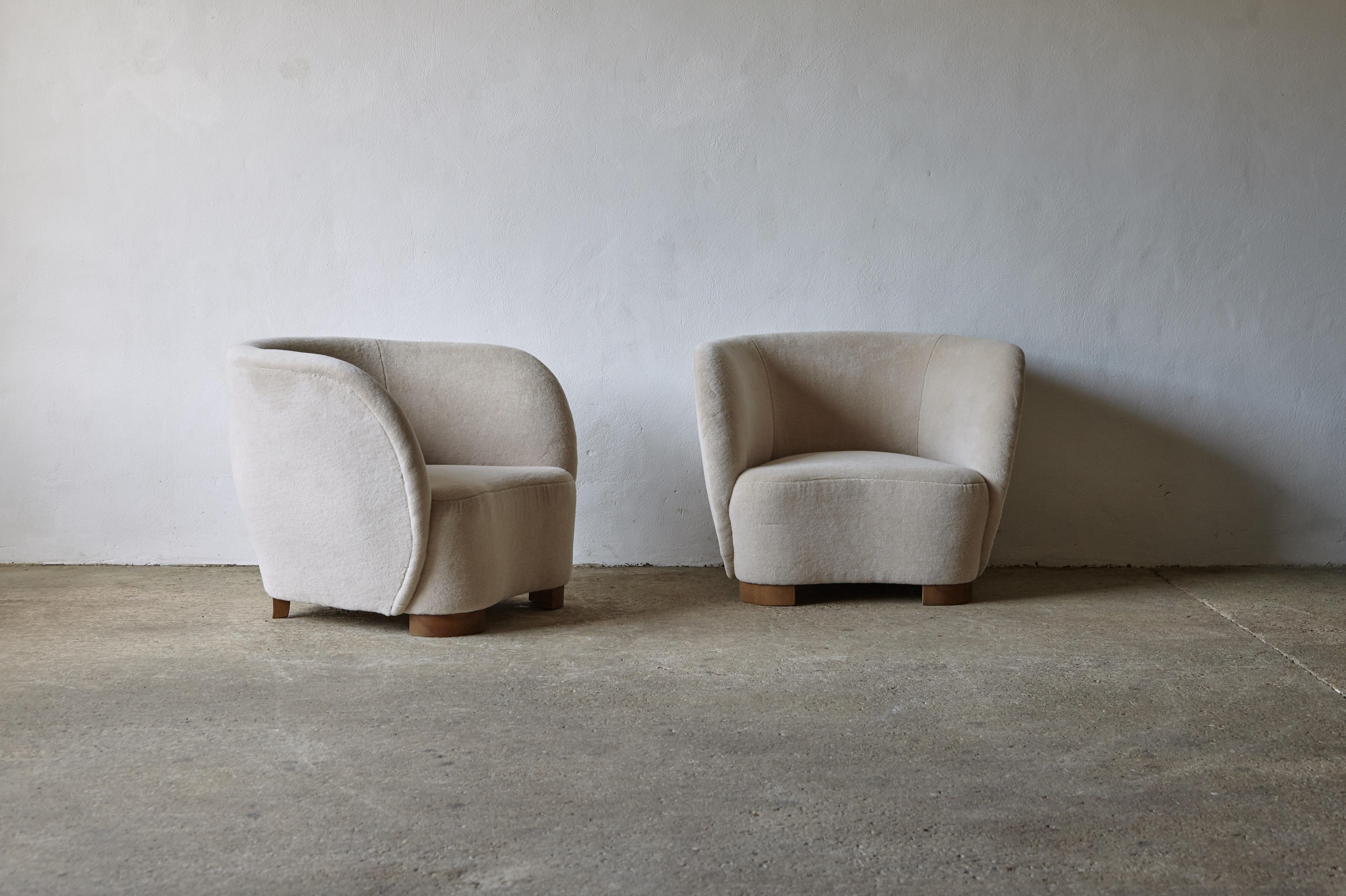 A beautiful pair of armchairs, in the style of Flemming Lassen / Viggo Boesen, newly upholstered in a premium ivory / stone pure Alpaca fabric. Priced and sold as a pair together. Fast shipping worldwide.



