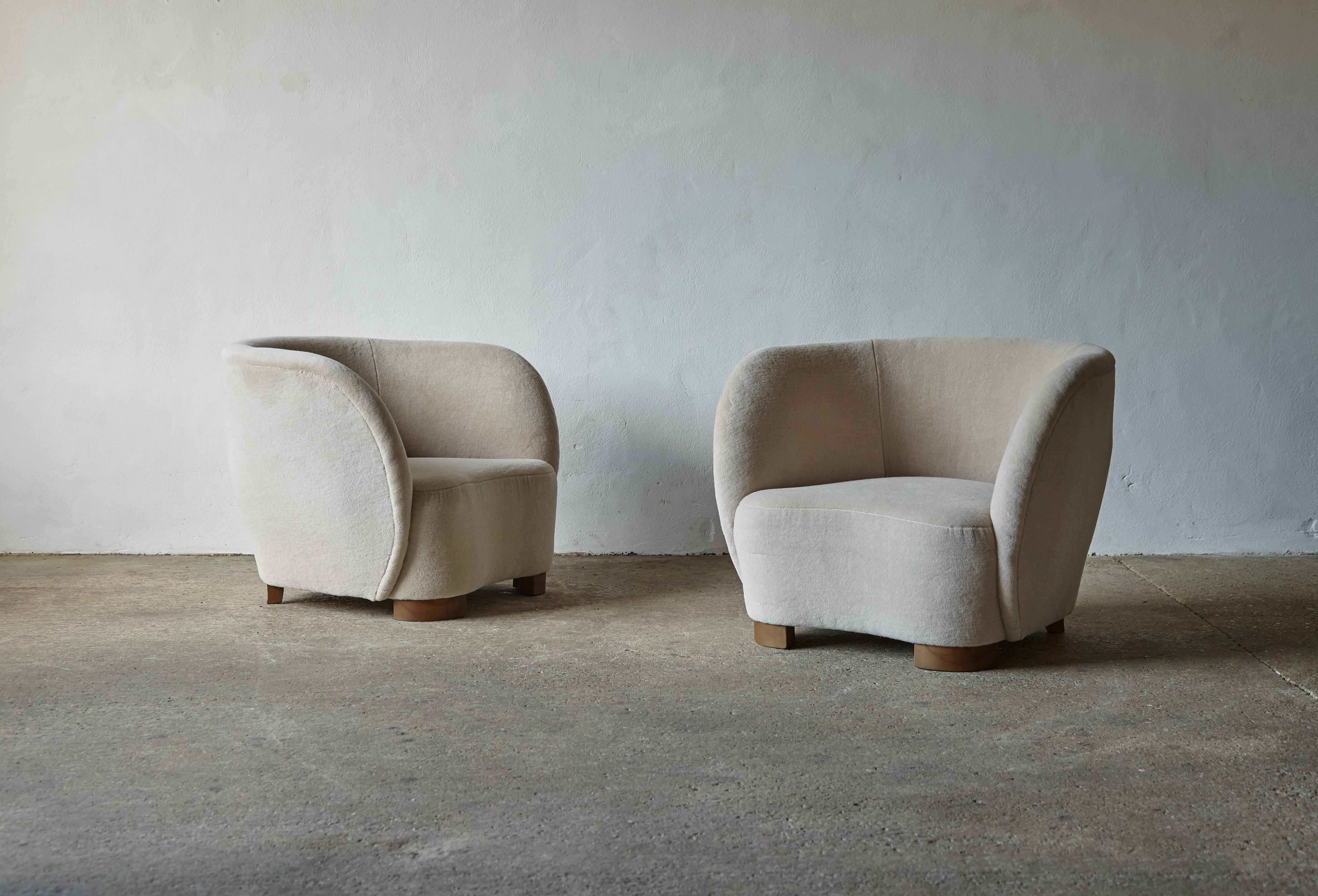 Sillones al estilo de Flemming Lassen / Viggo Boesen, tapicería de alpaca pura Moderno de mediados de siglo en venta