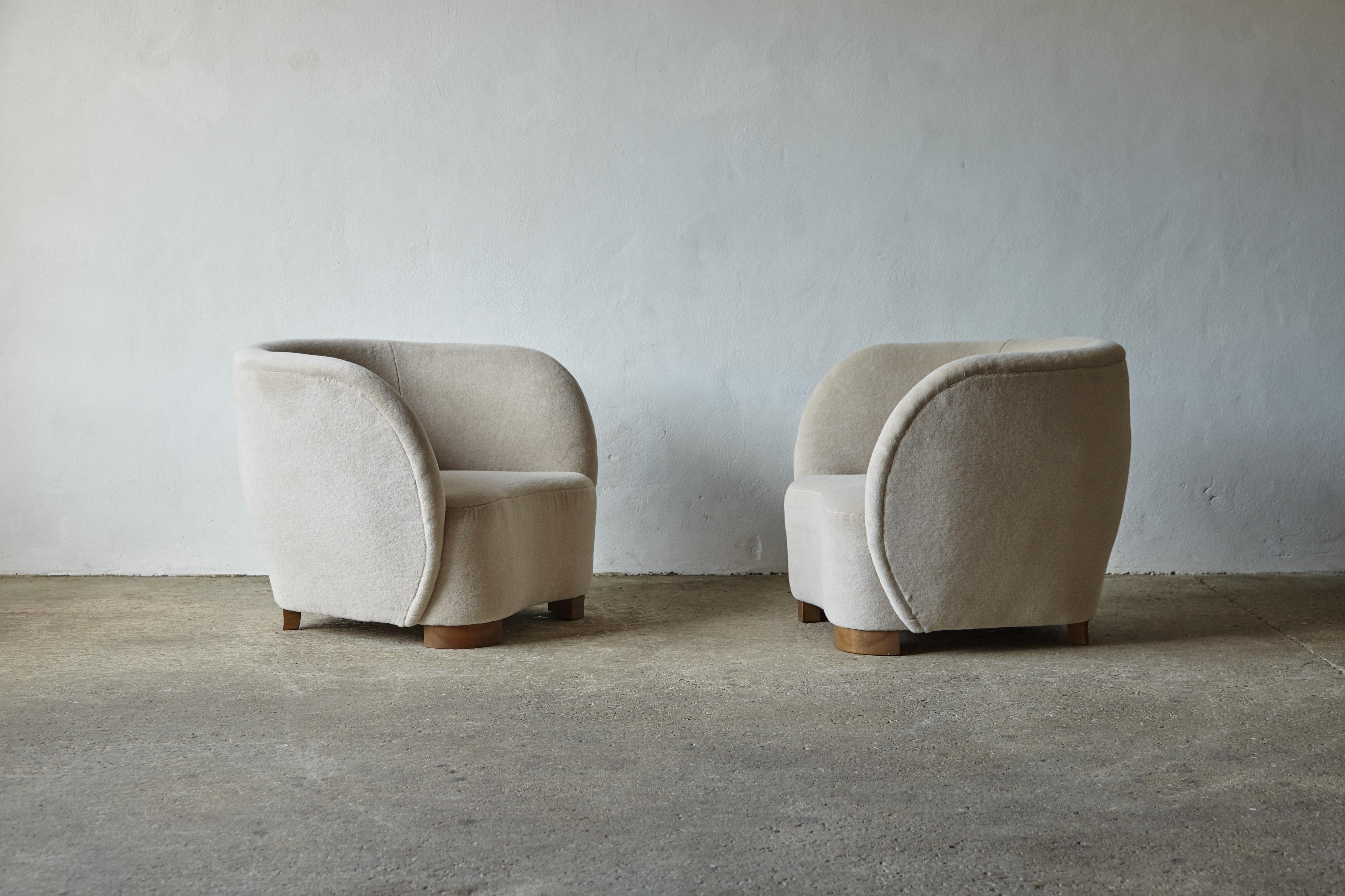 Sillones al estilo de Flemming Lassen / Viggo Boesen, tapicería de alpaca pura en Bueno estado para la venta en LEWES, GB